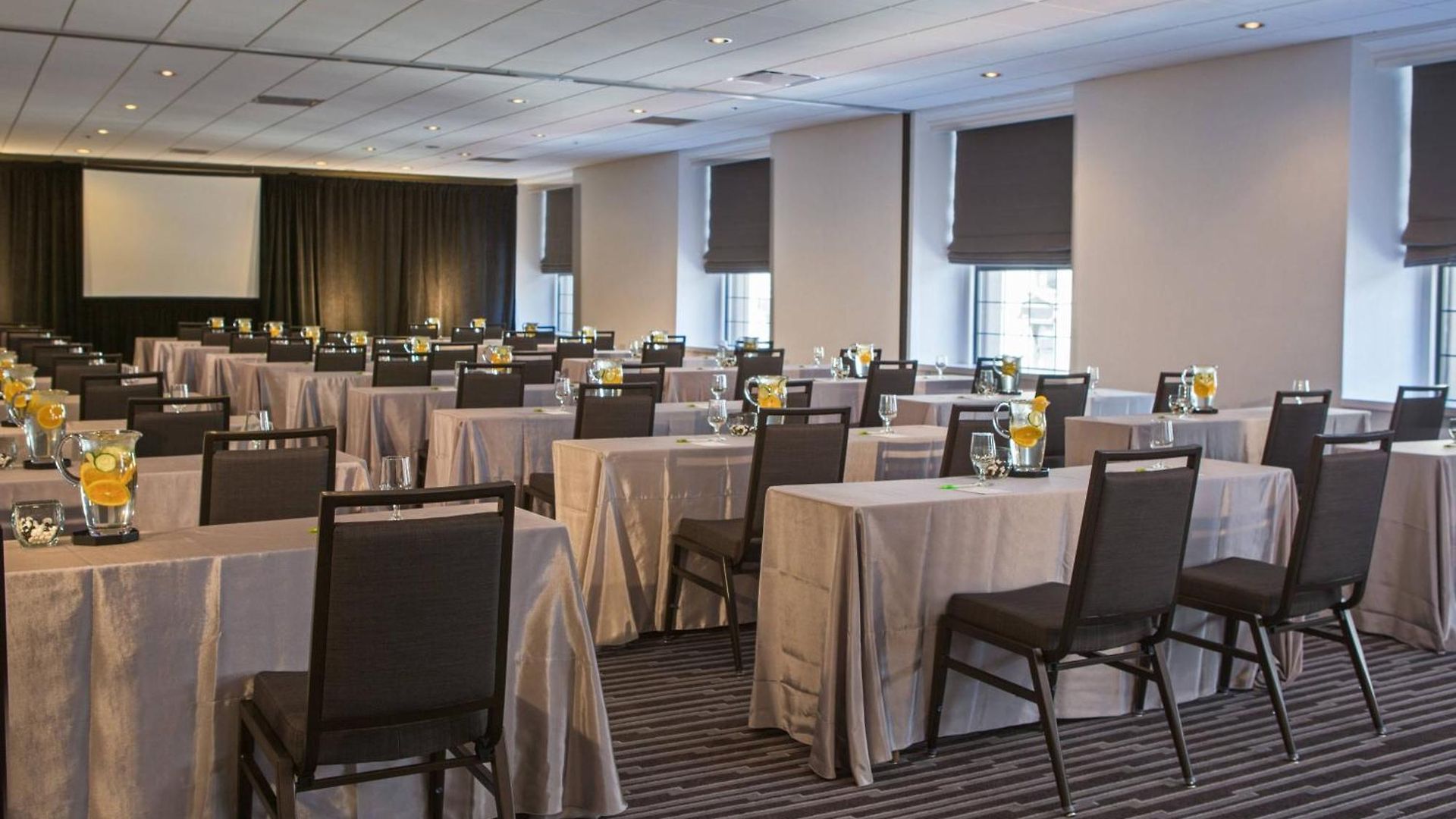 Courtyard By Marriott Downtown