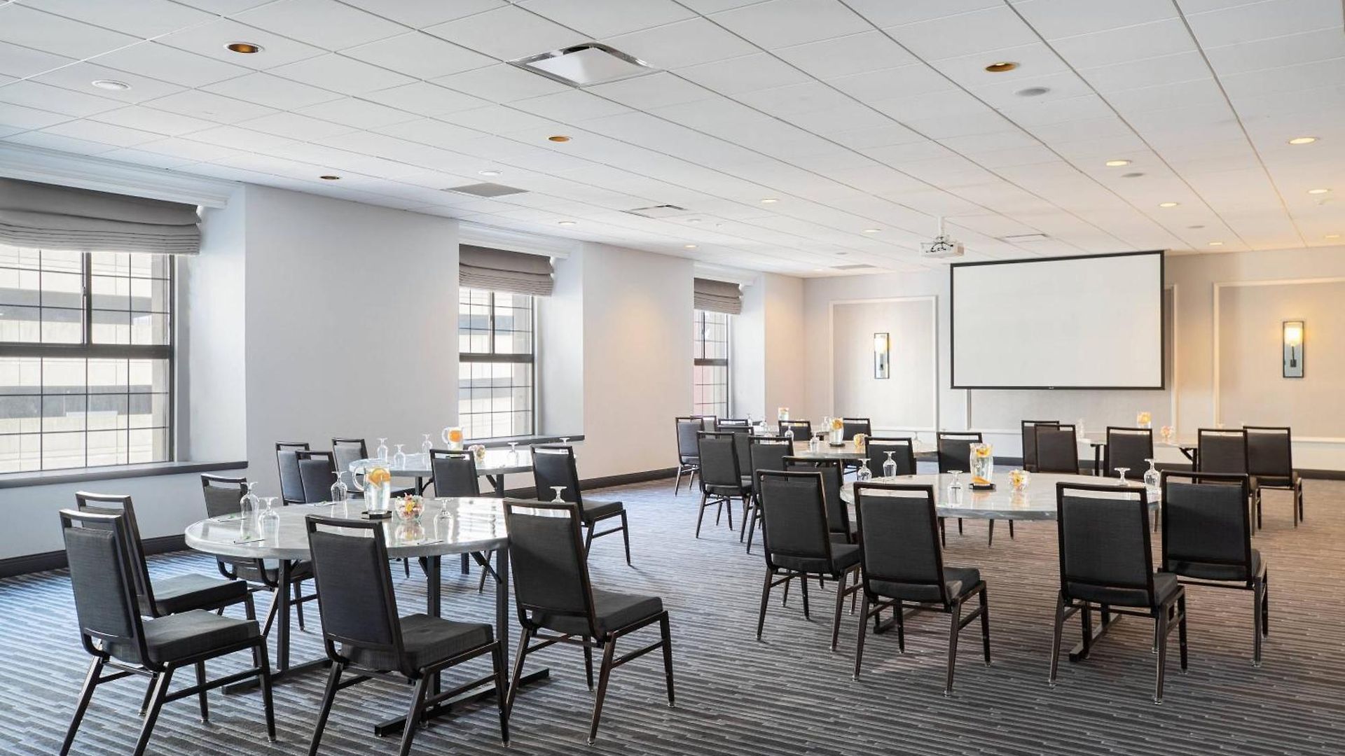 Courtyard By Marriott Downtown Boston