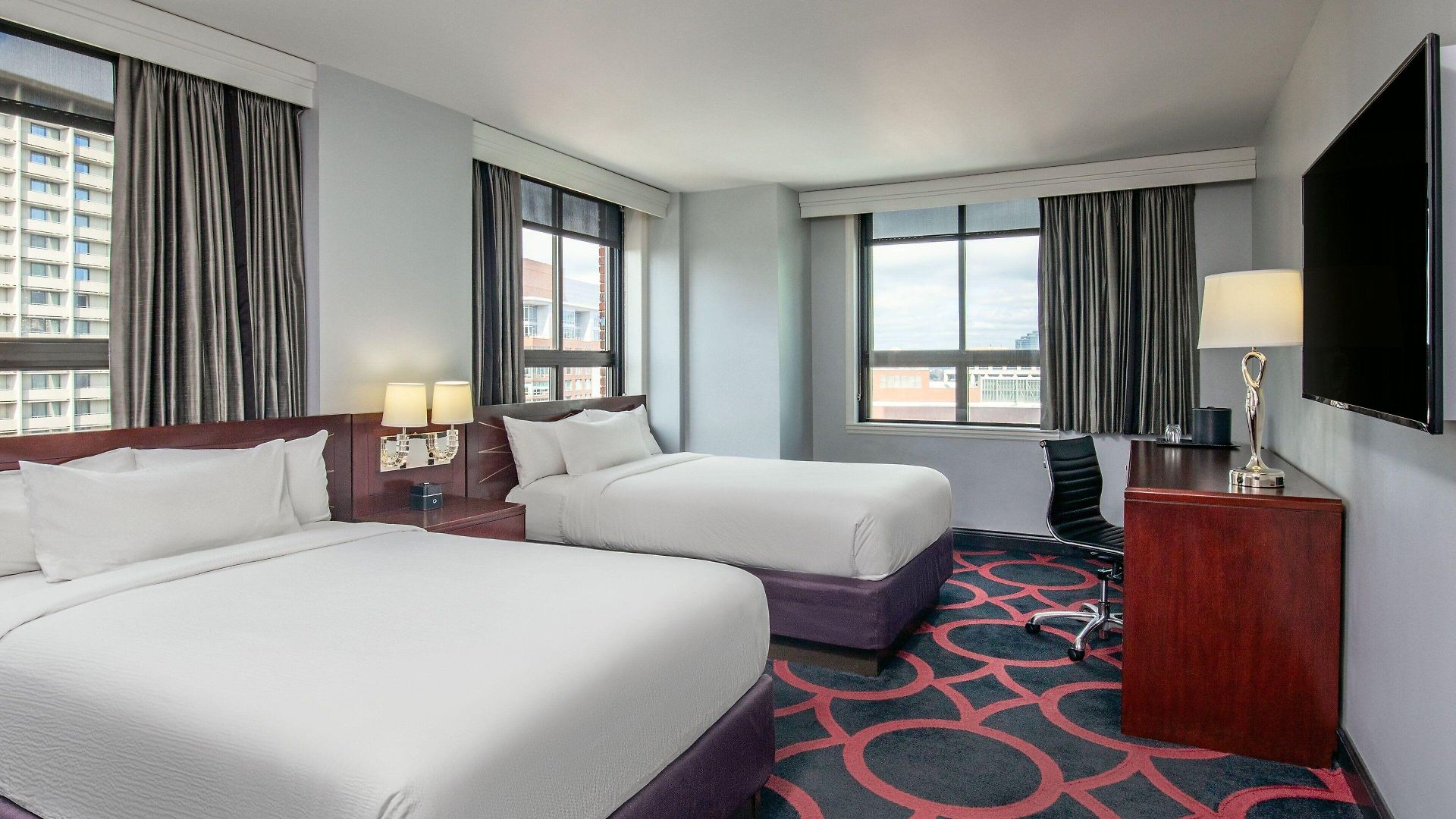 Courtyard By Marriott Downtown Hotel