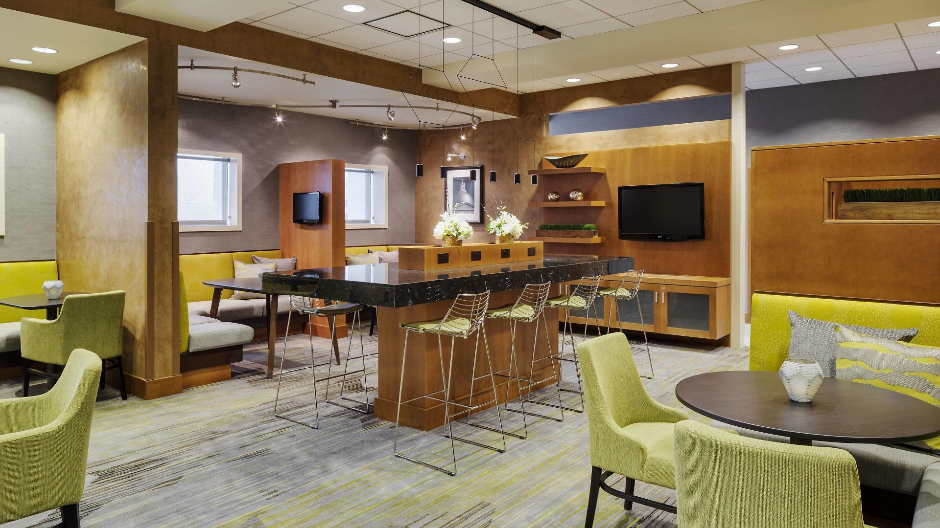 Courtyard By Marriott Logan Airport Boston