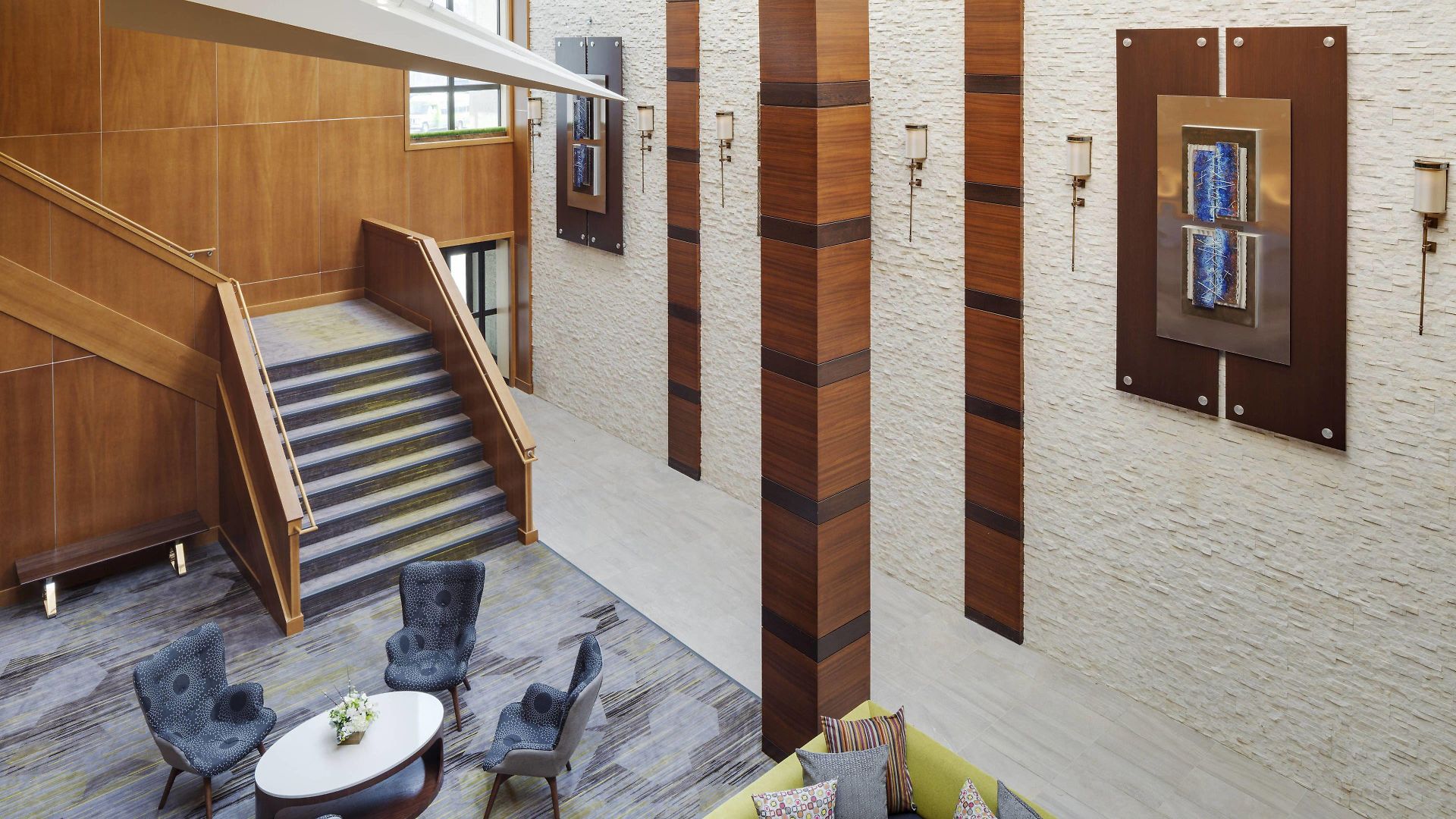 Courtyard By Marriott Logan Airport