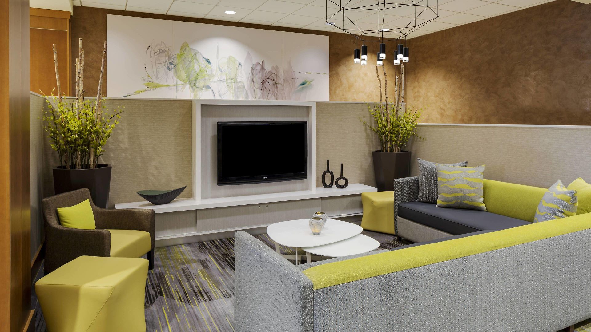 Courtyard By Marriott Logan Airport