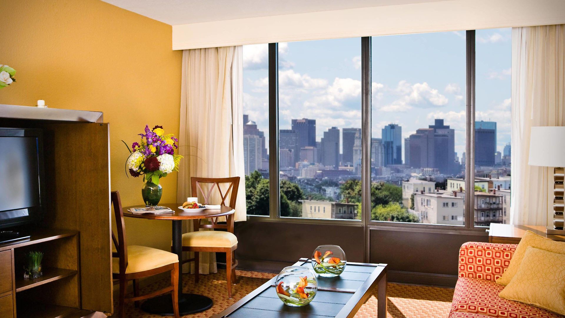 Courtyard By Marriott Logan Airport Boston