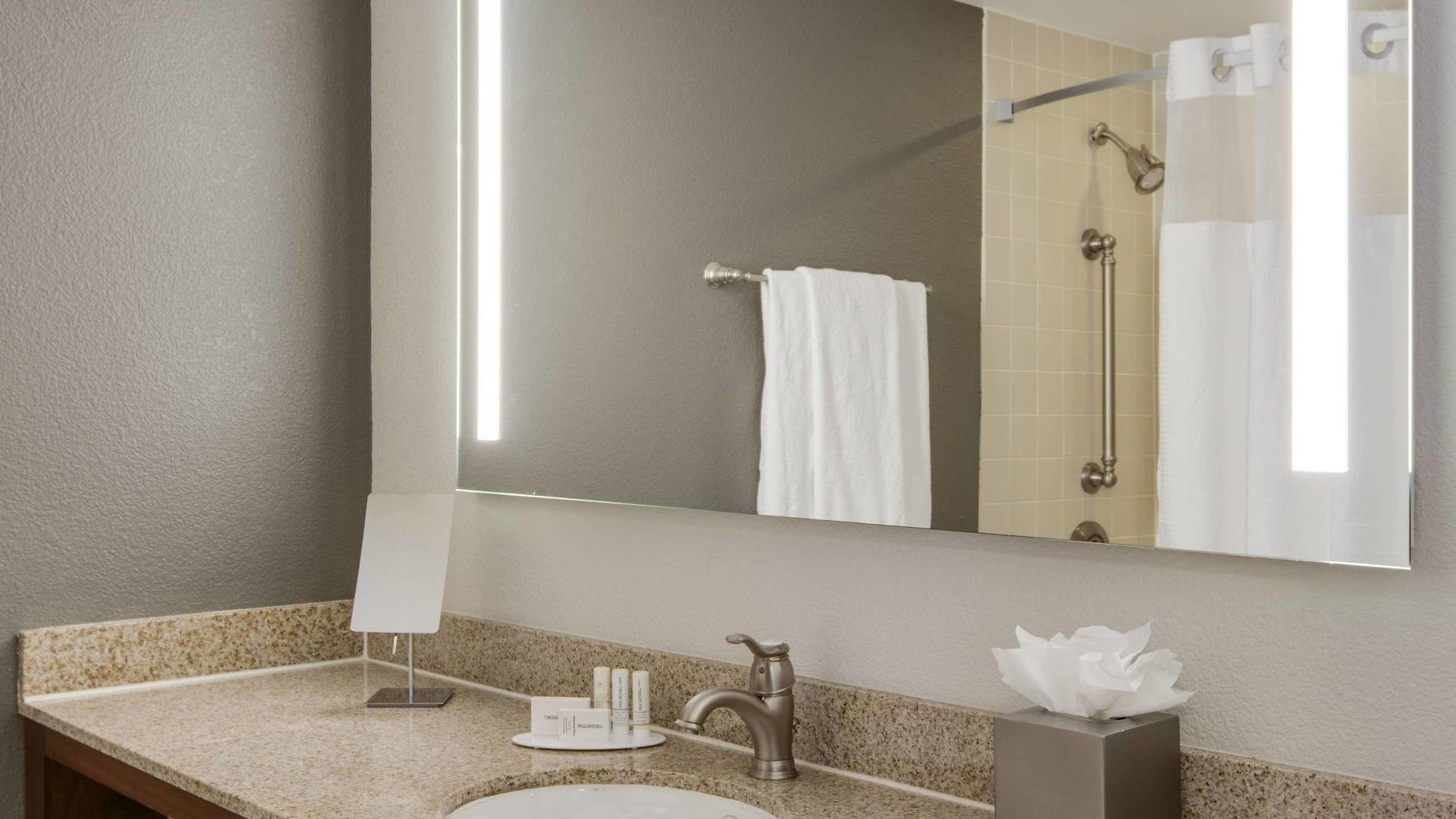 Courtyard By Marriott Logan Airport 3*