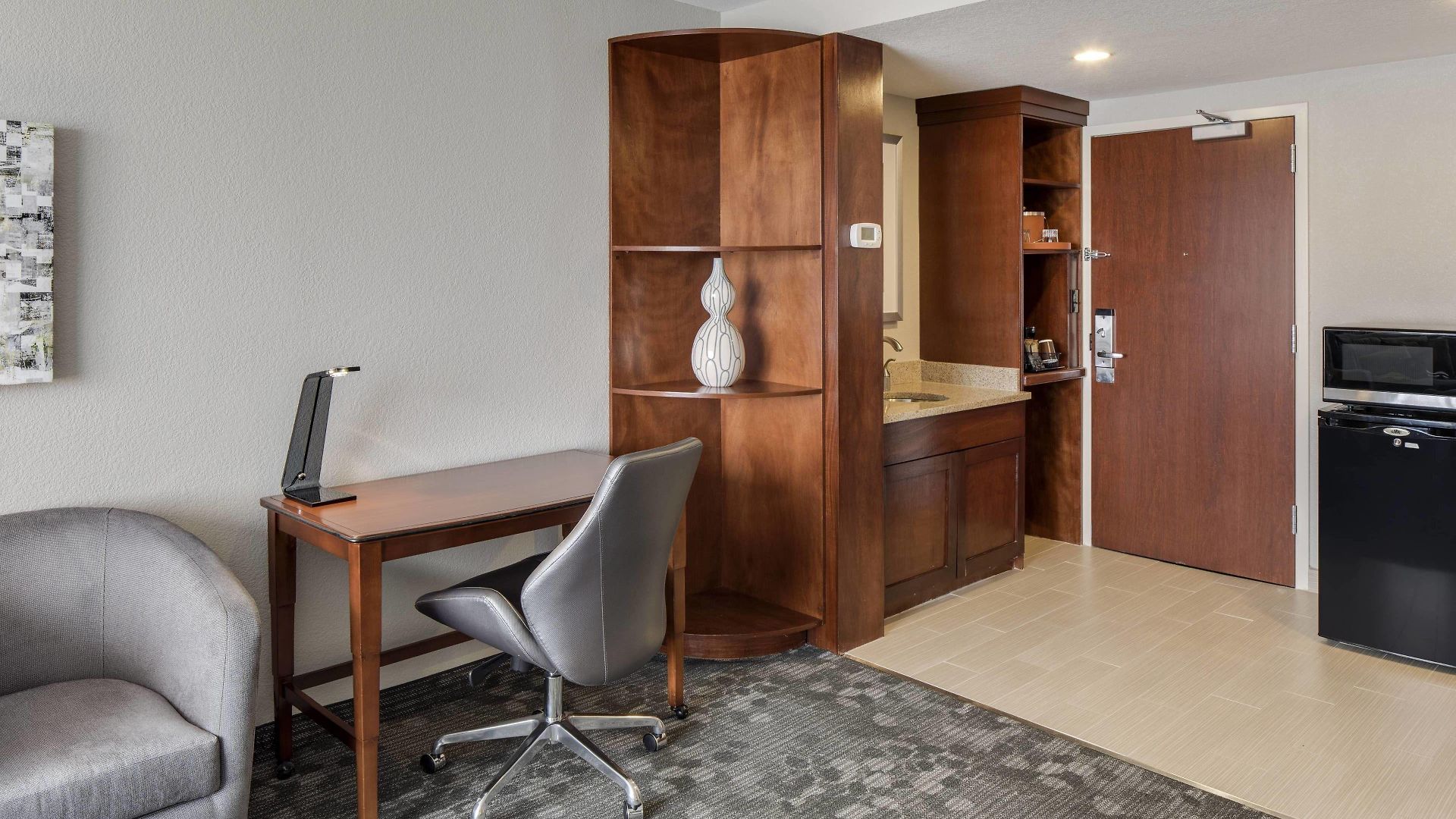 Courtyard By Marriott Logan Airport Hotel Boston