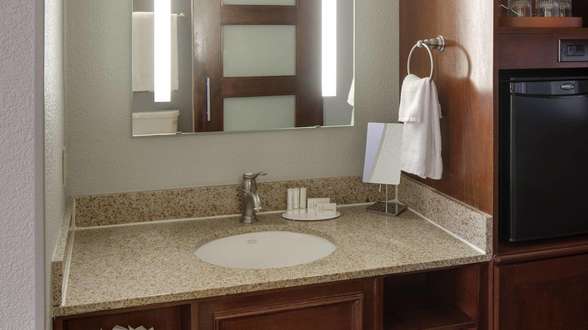 Courtyard By Marriott Logan Airport 3* Boston