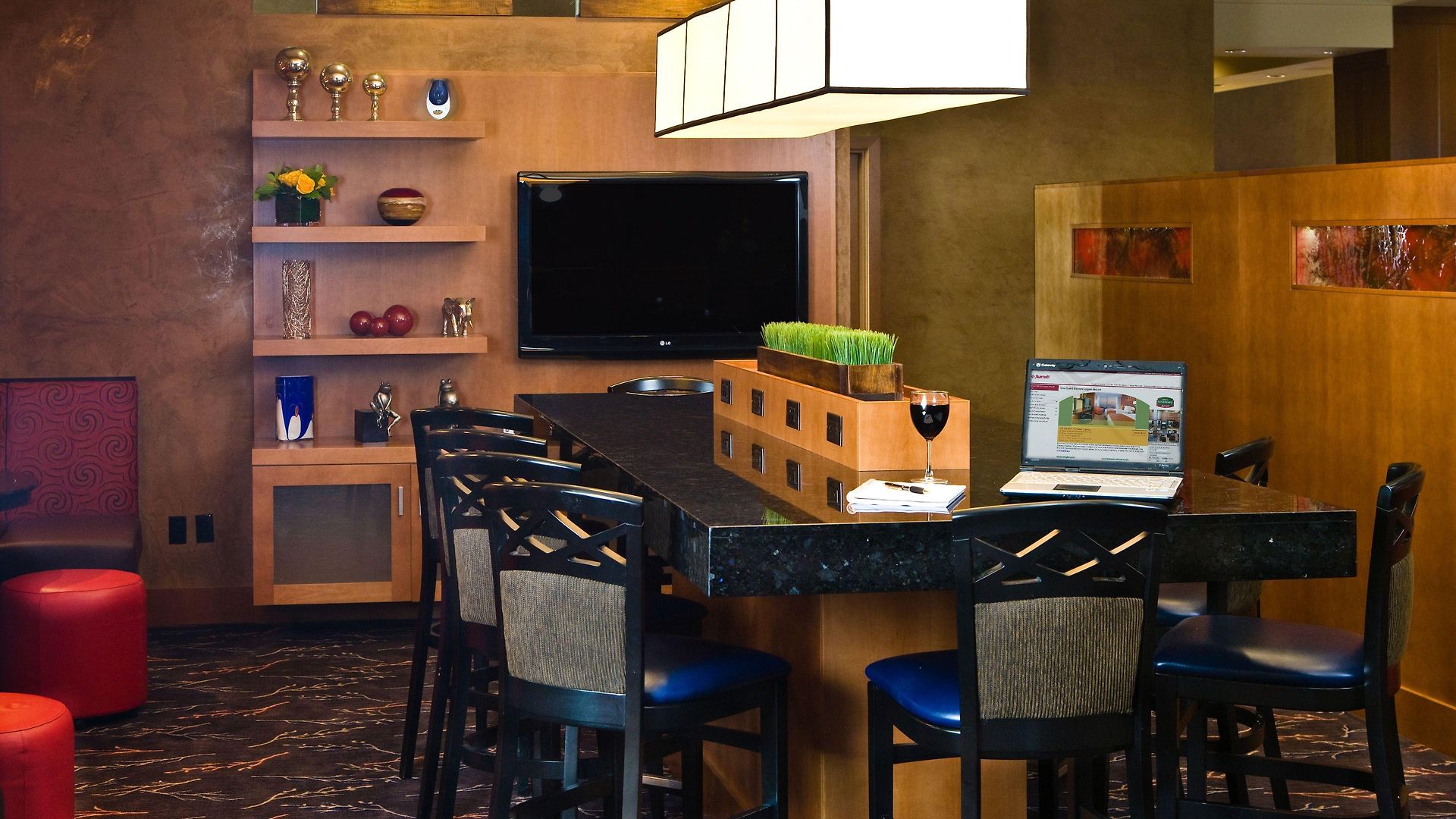 Courtyard By Marriott Logan Airport Hotel 3*