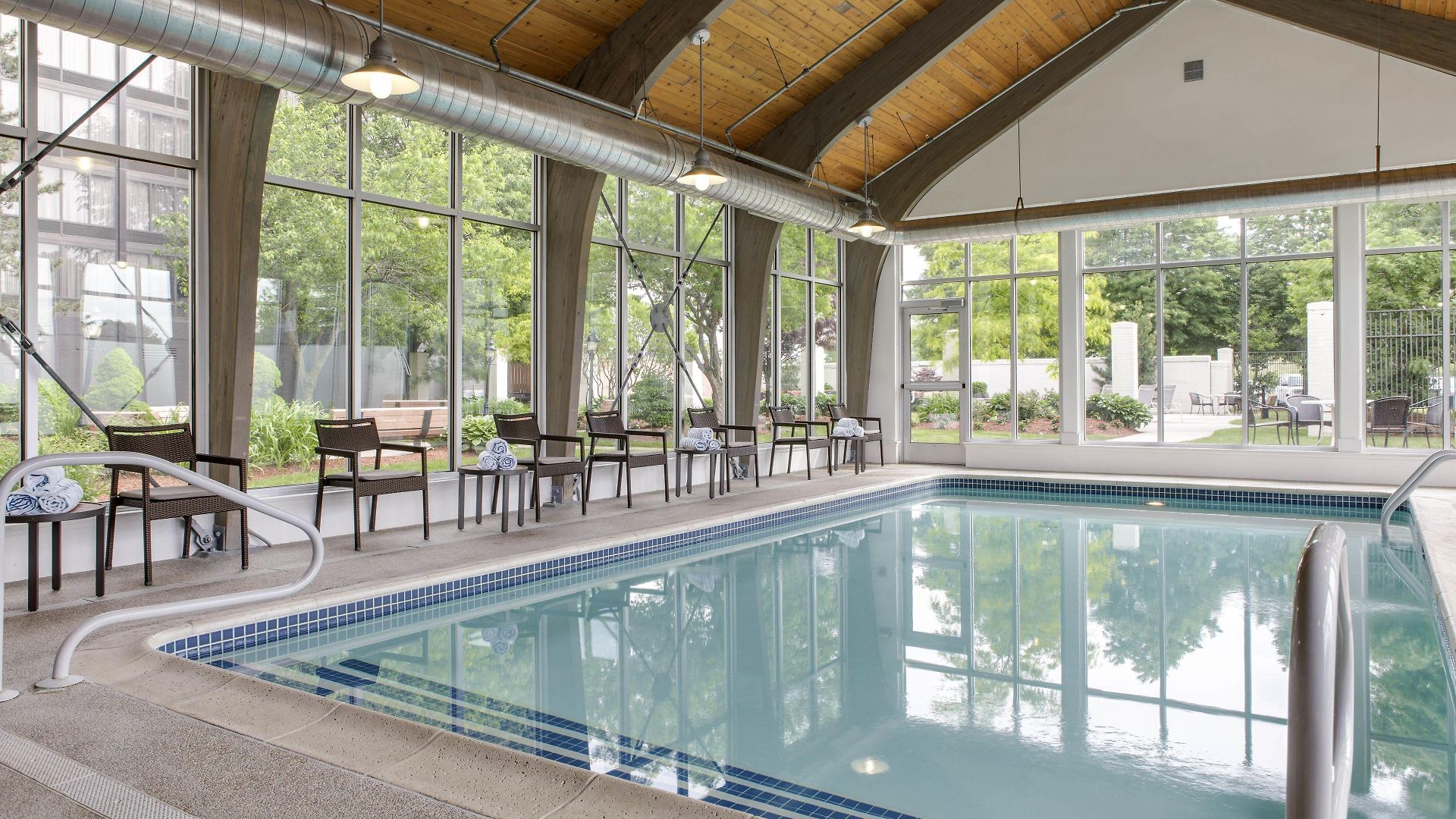 Courtyard By Marriott Logan Airport Boston