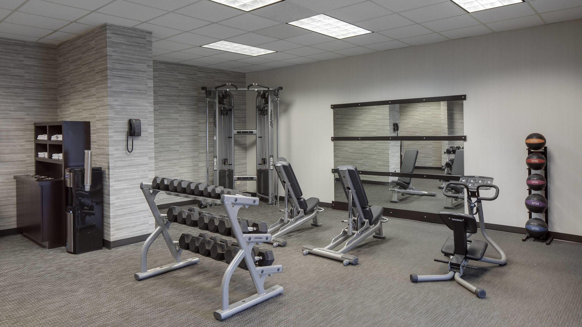 Courtyard By Marriott Logan Airport Boston