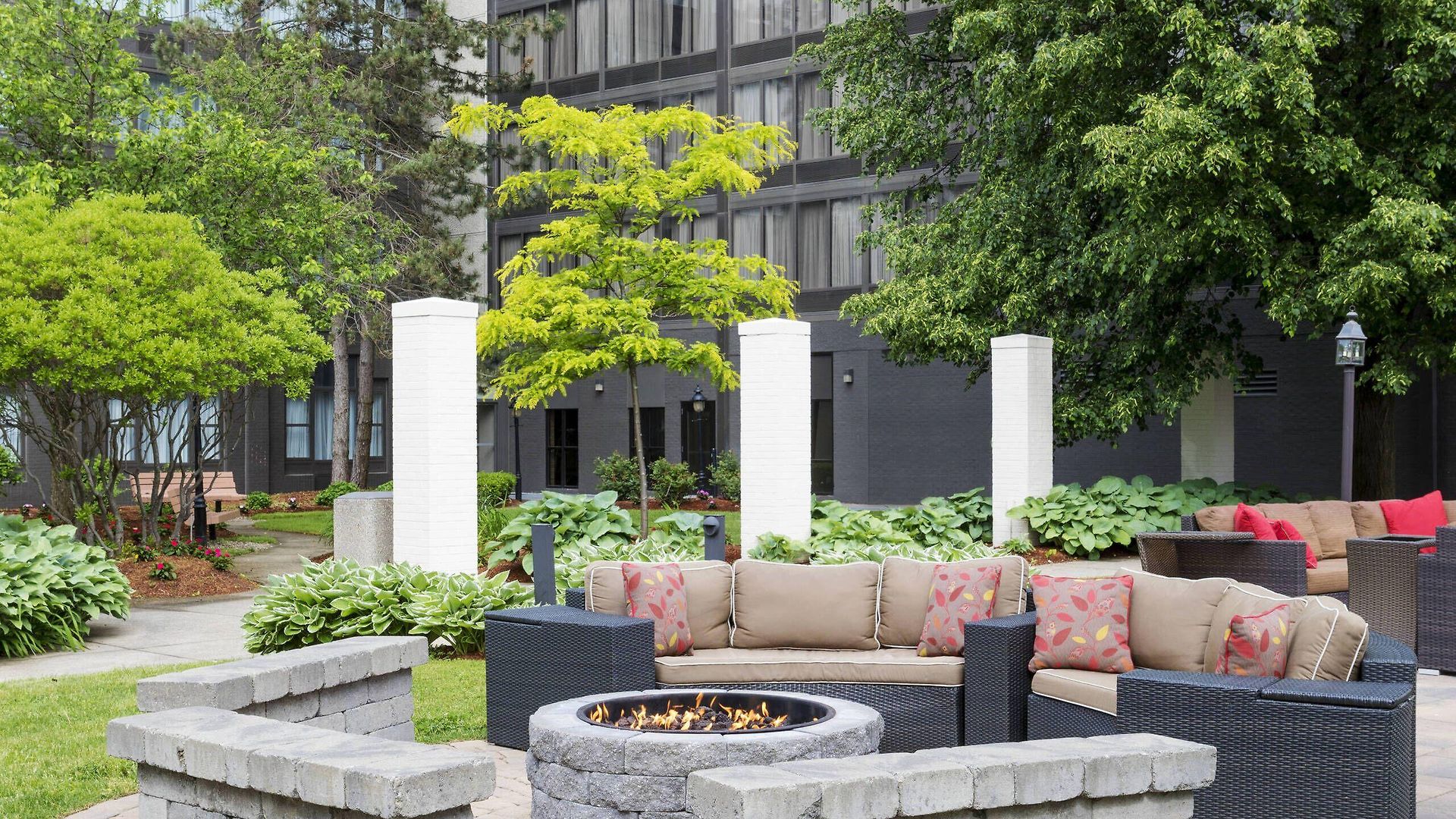 Courtyard By Marriott Logan Airport Hotel 3*