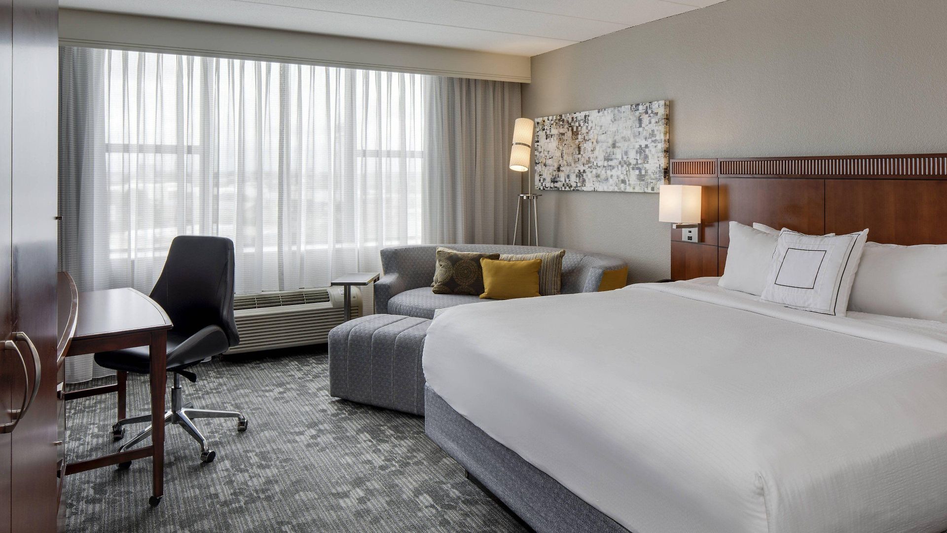 Courtyard By Marriott Logan Airport Boston