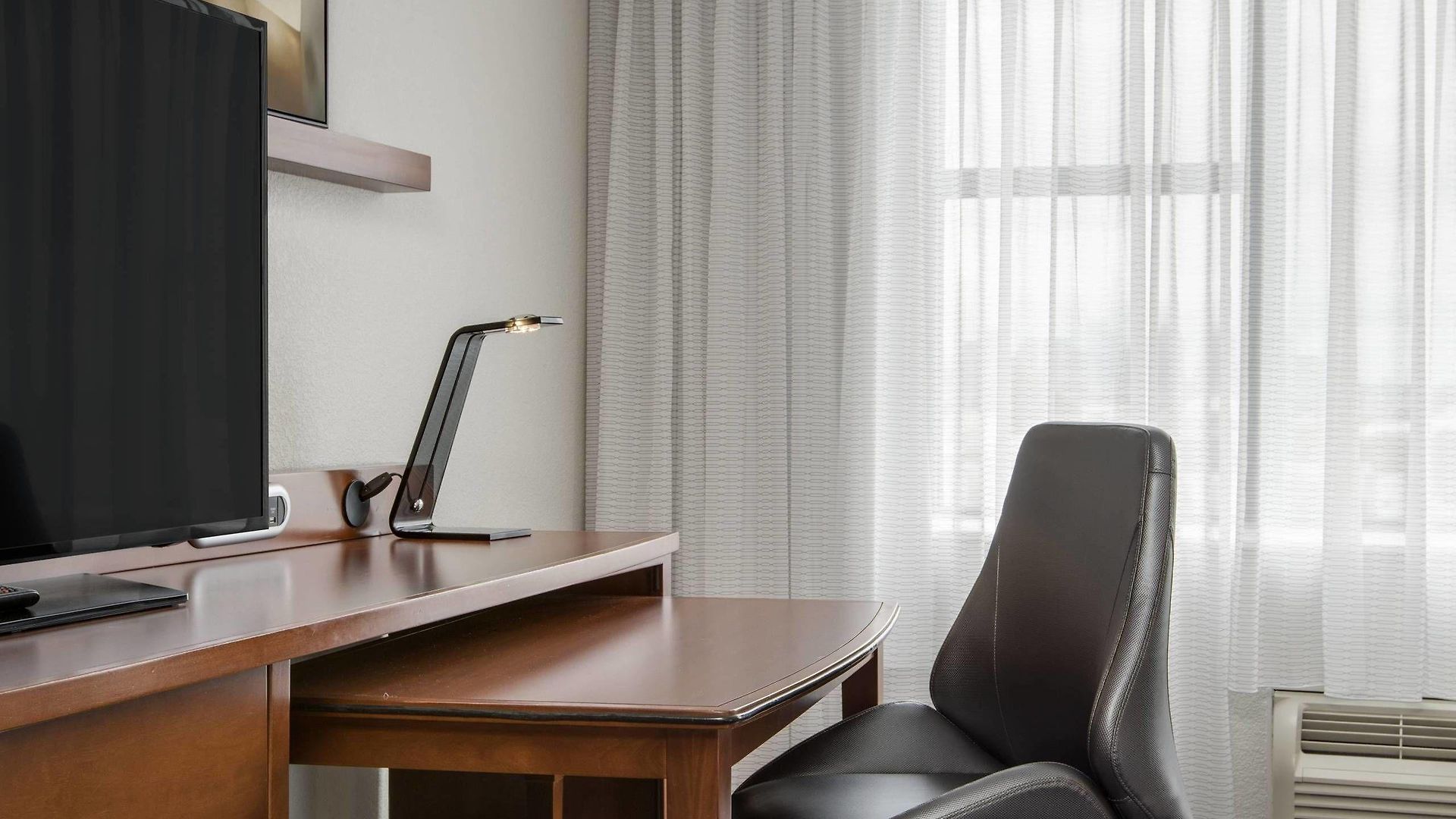 Hotel Courtyard By Marriott Logan Airport