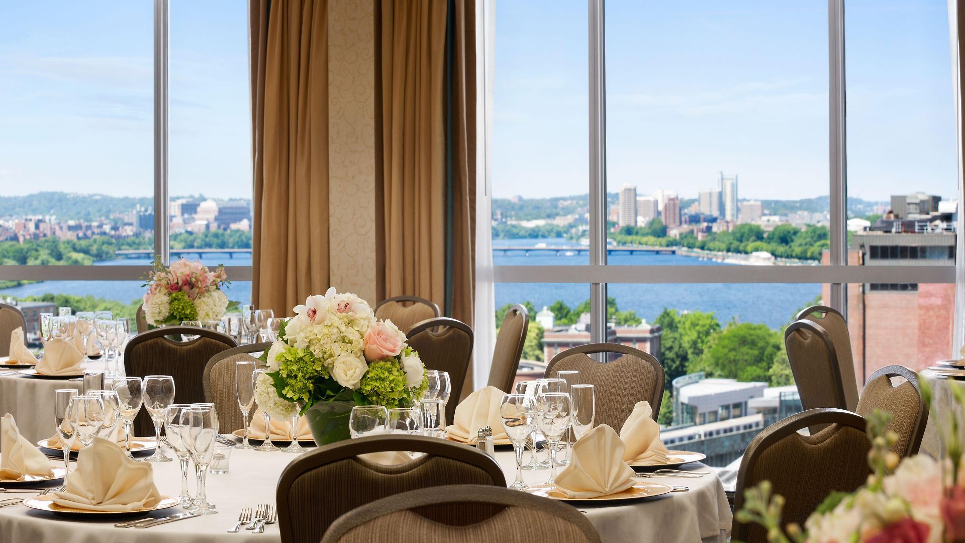 Wyndham Beacon Hill Hotel