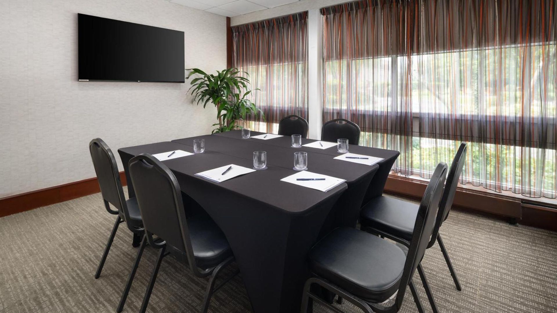Doubletree By Hilton Bayside Hotel