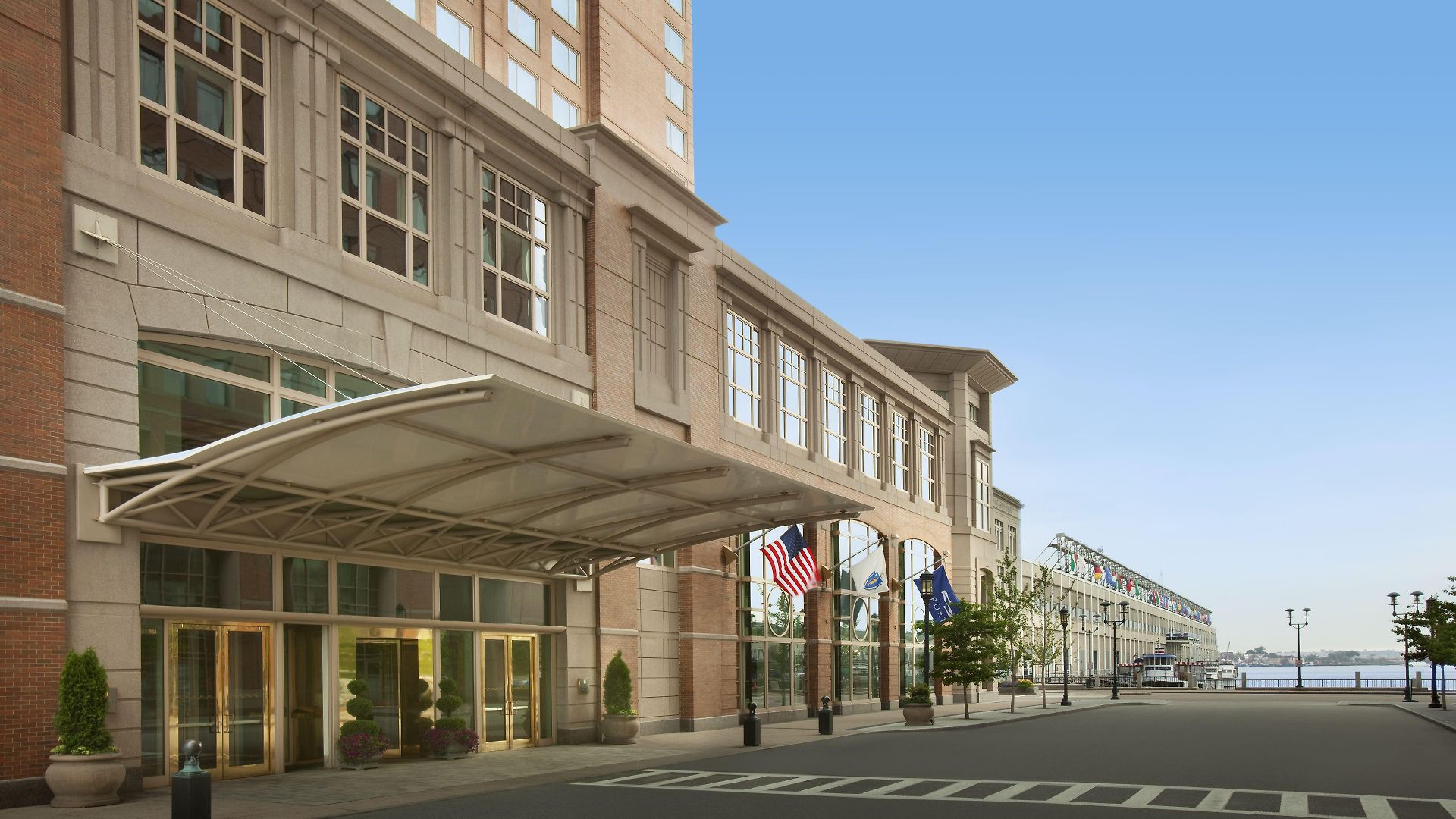 Seaport Hotel 4*