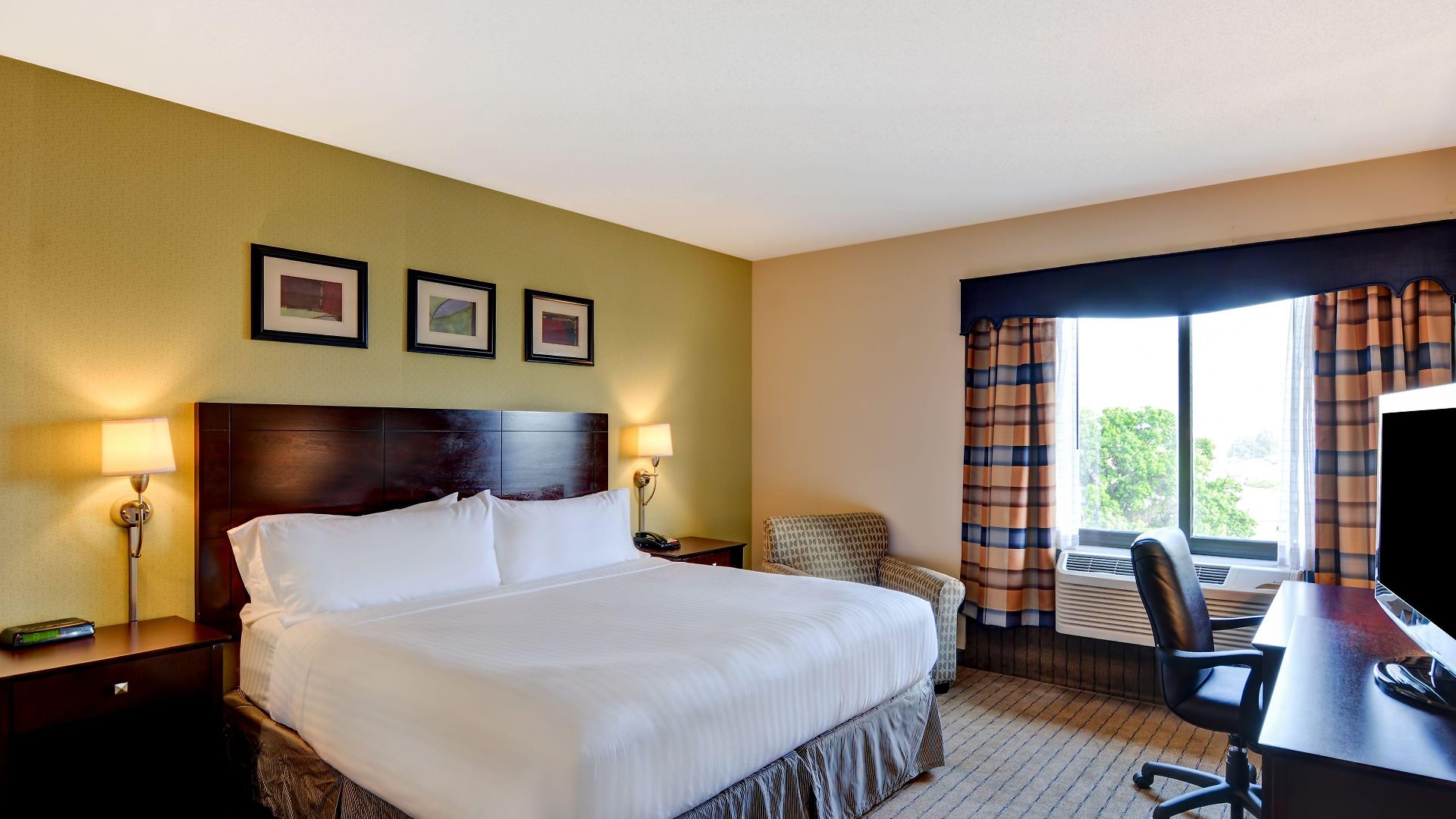 Hotel Express By Ihg Boston