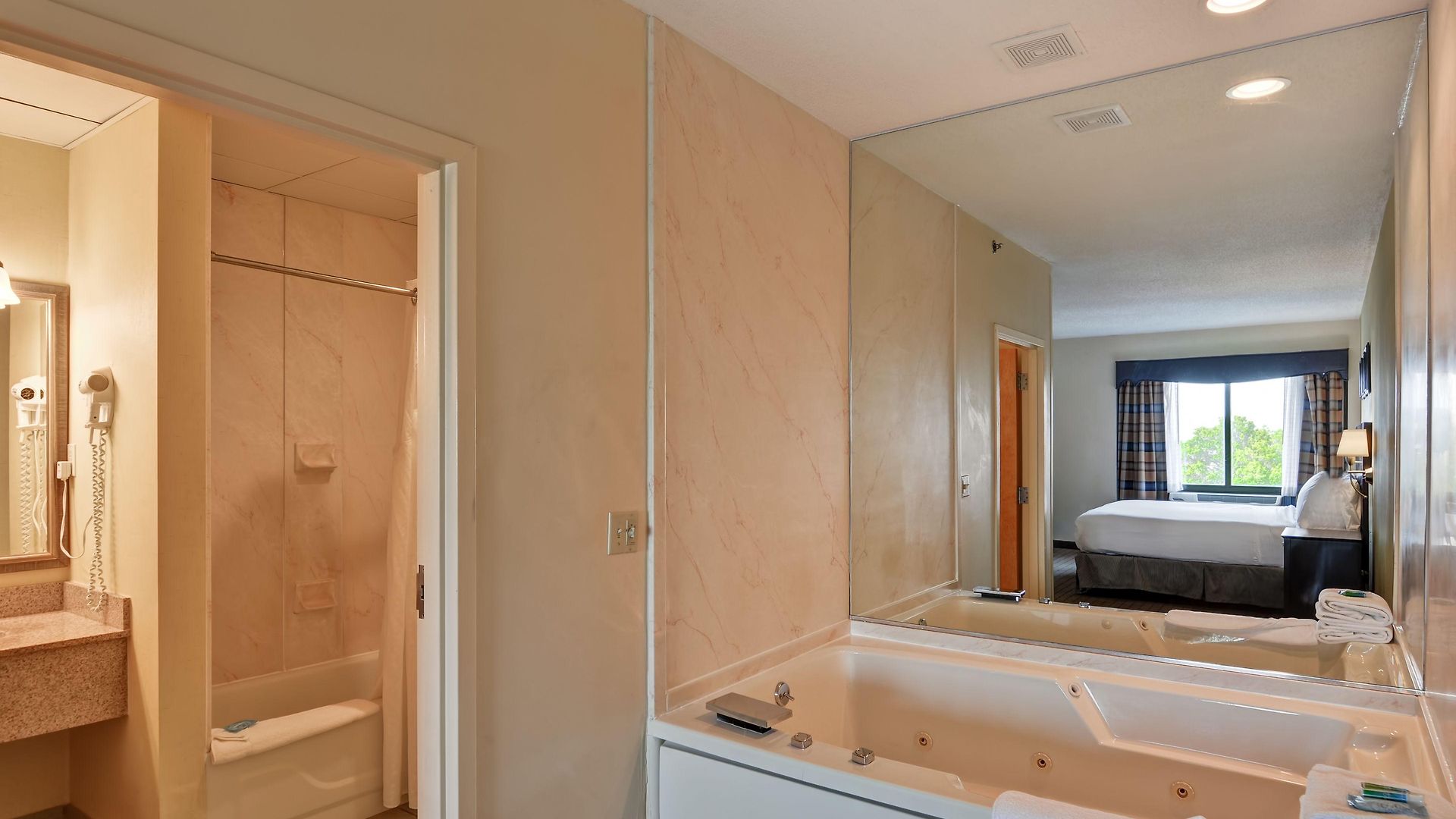Express By Ihg Hotel 3*
