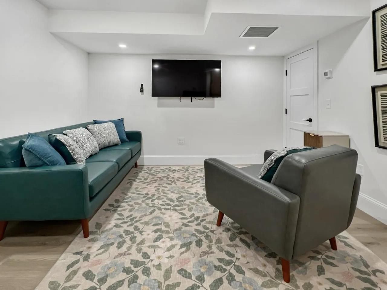 Forest Hill -boston Apartment