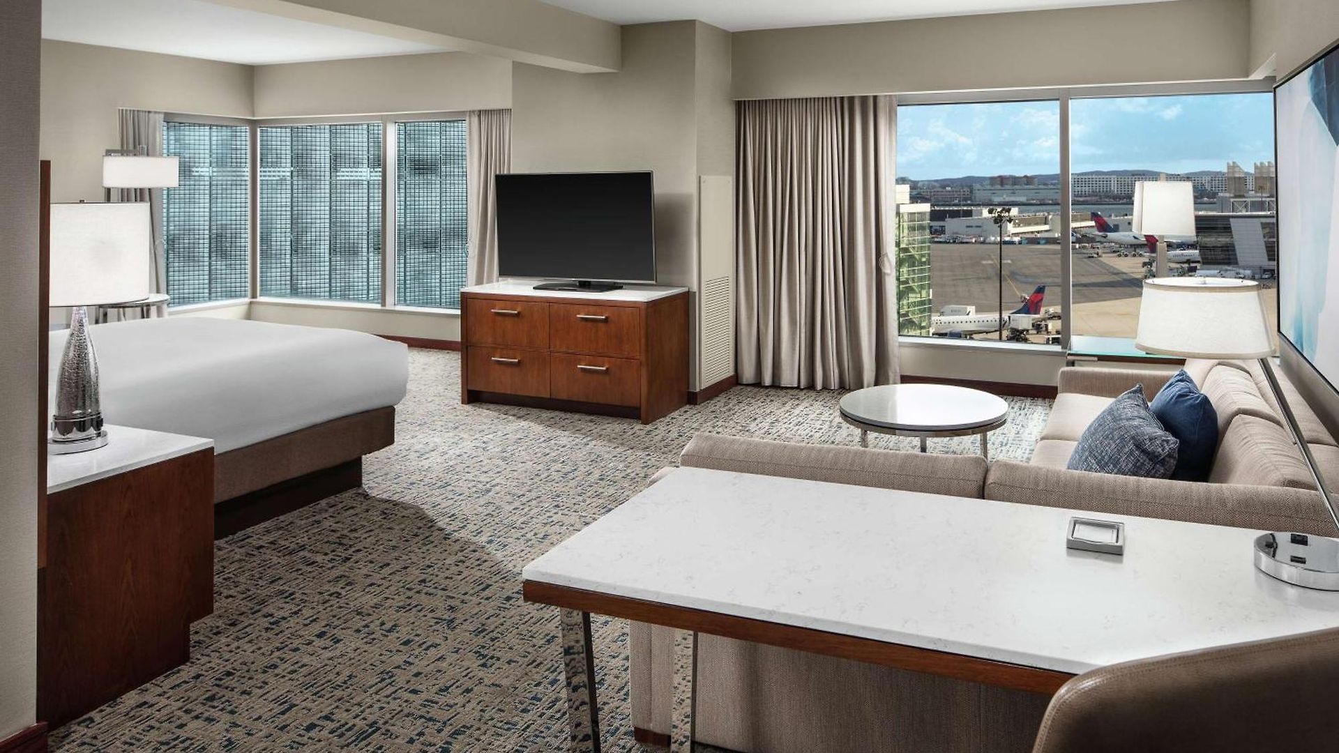 Hilton Logan Airport 4*
