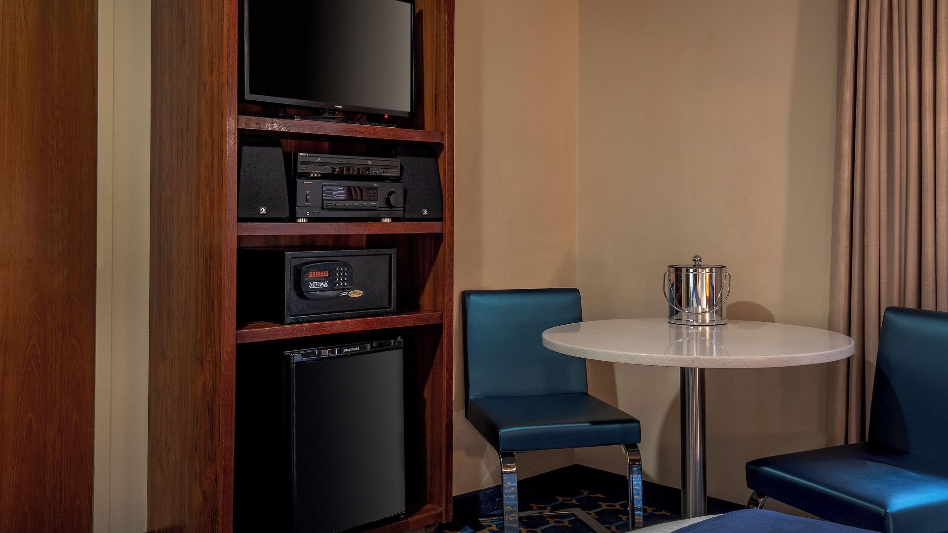 Hotel Harborside Boston