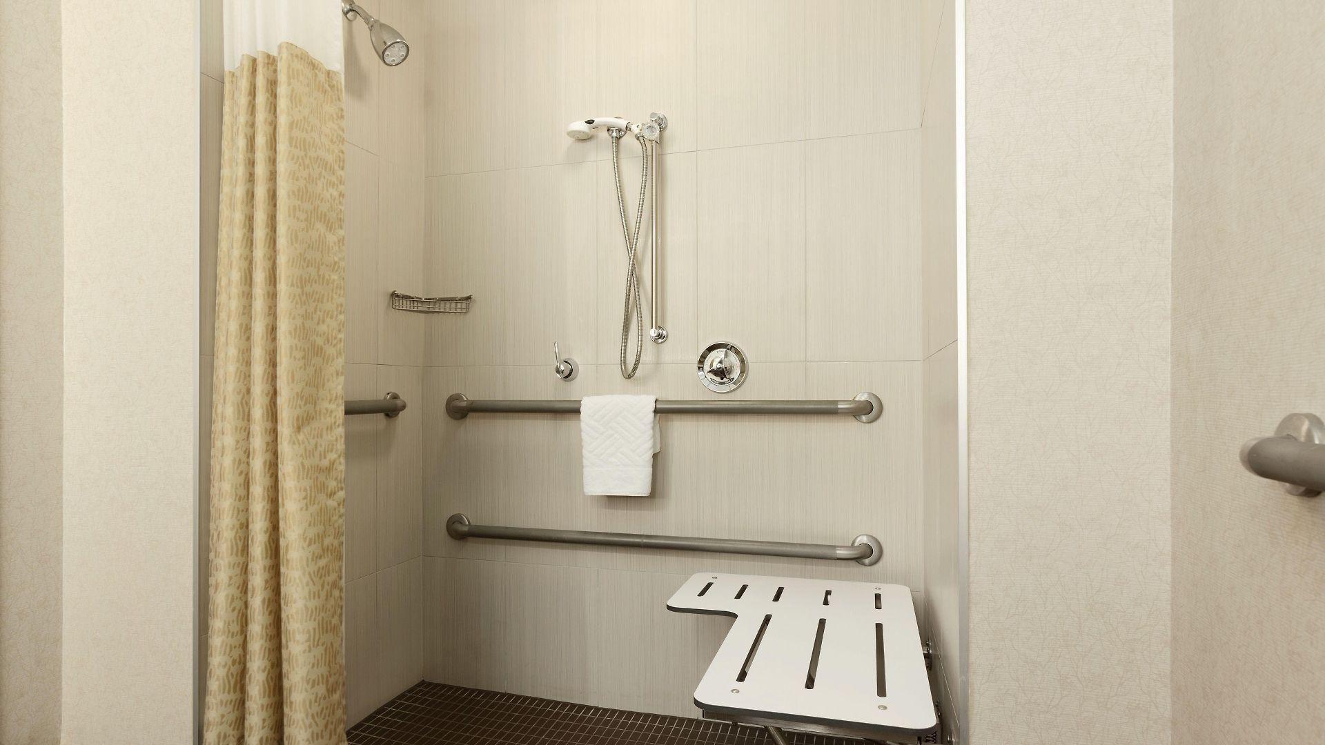Doubletree By Hilton Bayside Hotel 3*