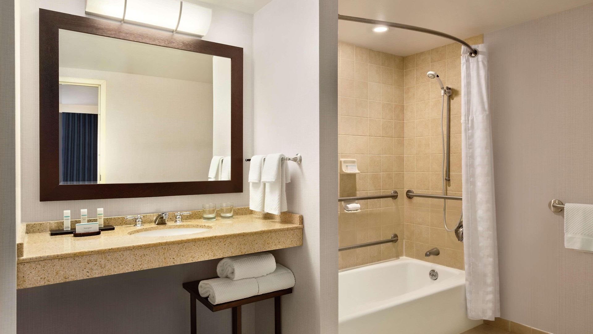 Hotel Embassy At Logan Airport Boston