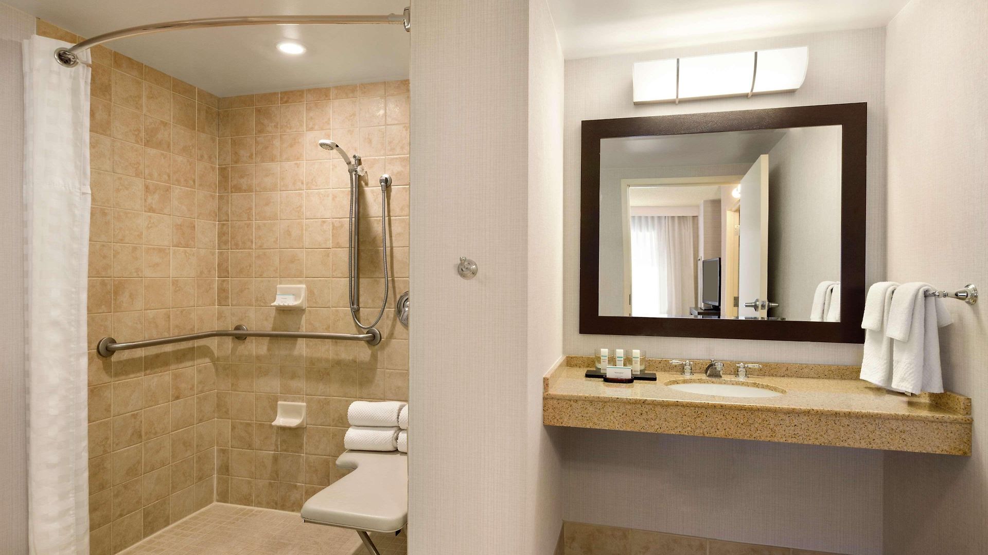 Hotel Embassy At Logan Airport 3*