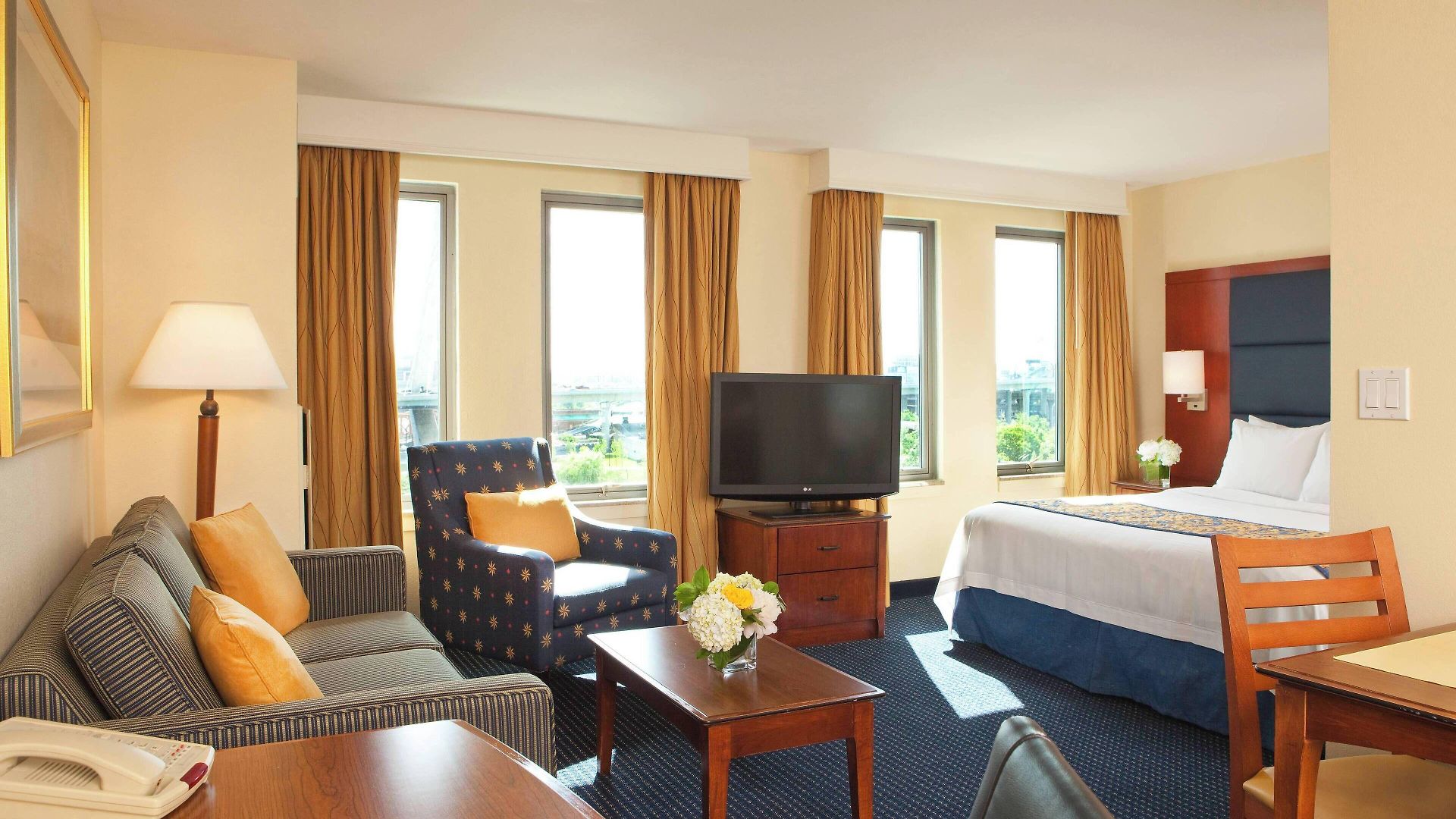 By Marriott Harbor On Tudor Wharf Hotel