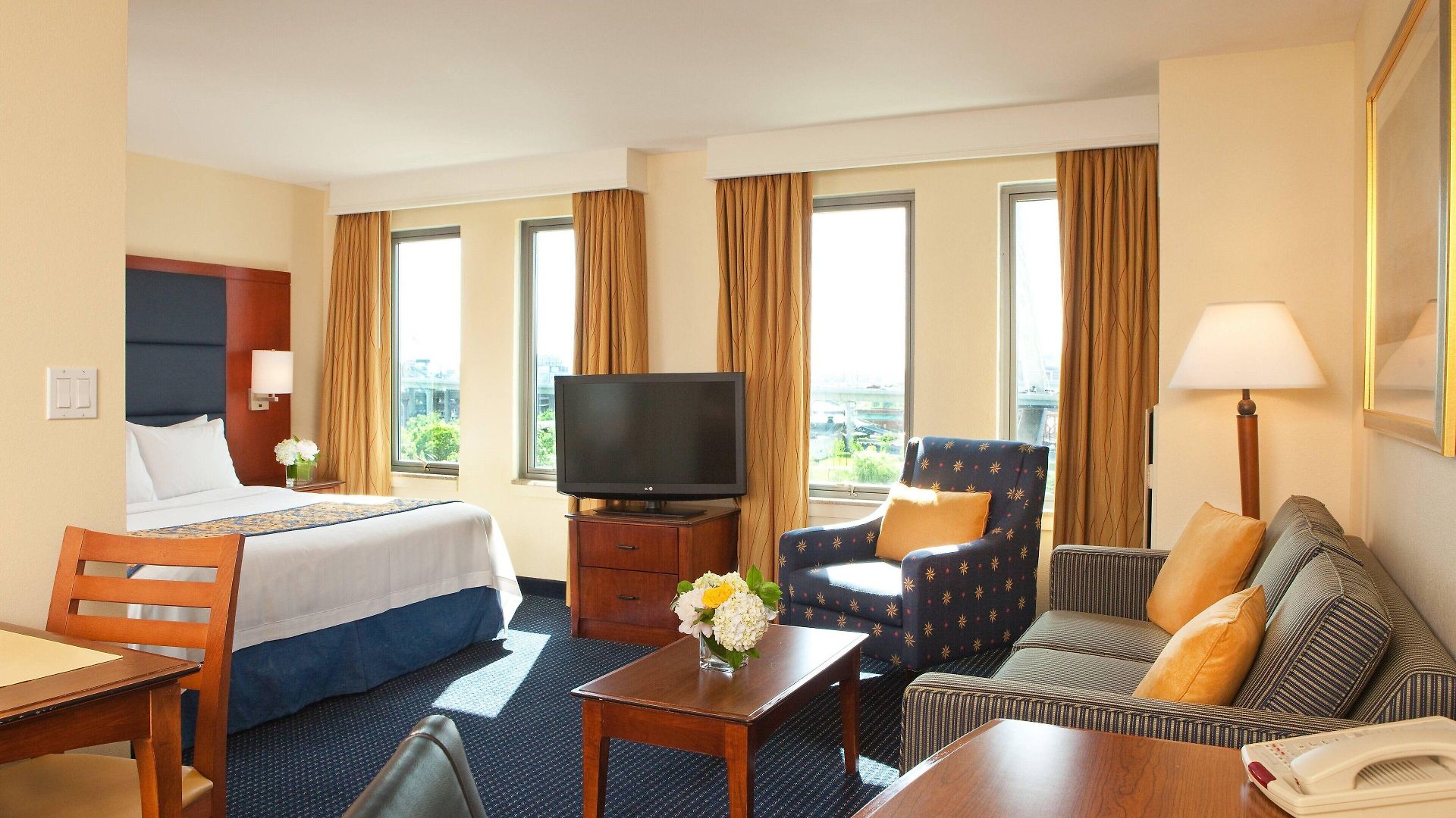By Marriott Harbor On Tudor Wharf Boston