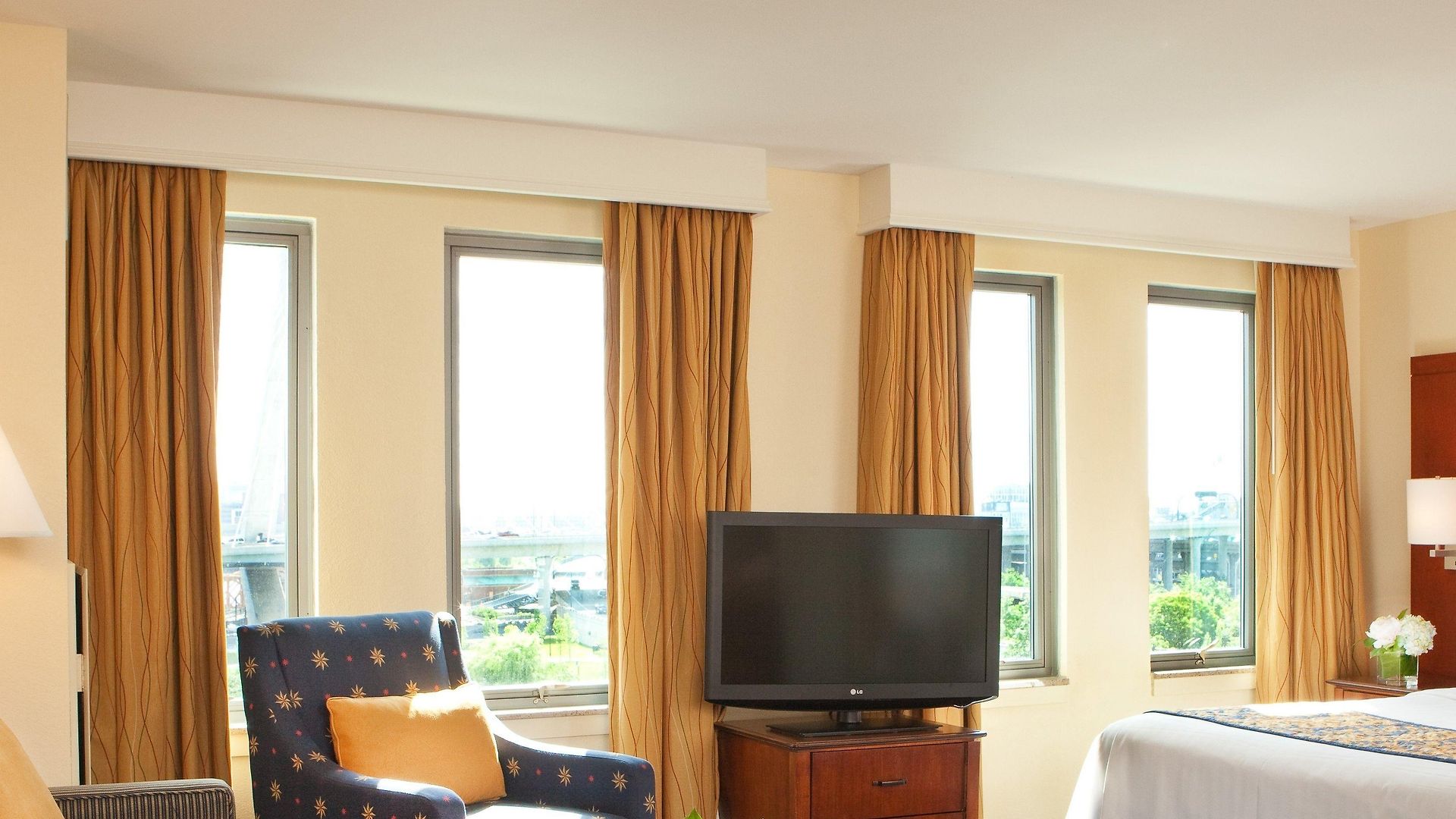 Hotel By Marriott Harbor On Tudor Wharf Boston