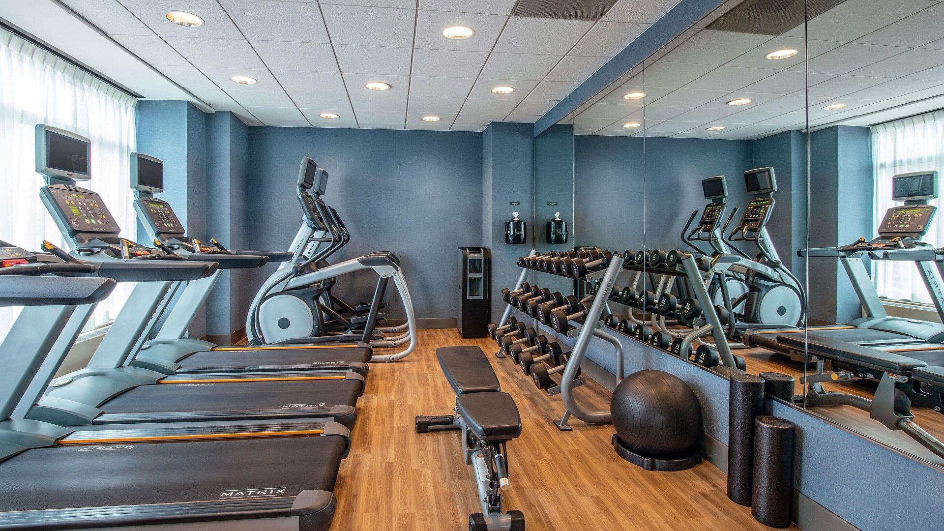 Hotel By Marriott Harbor On Tudor Wharf 3*