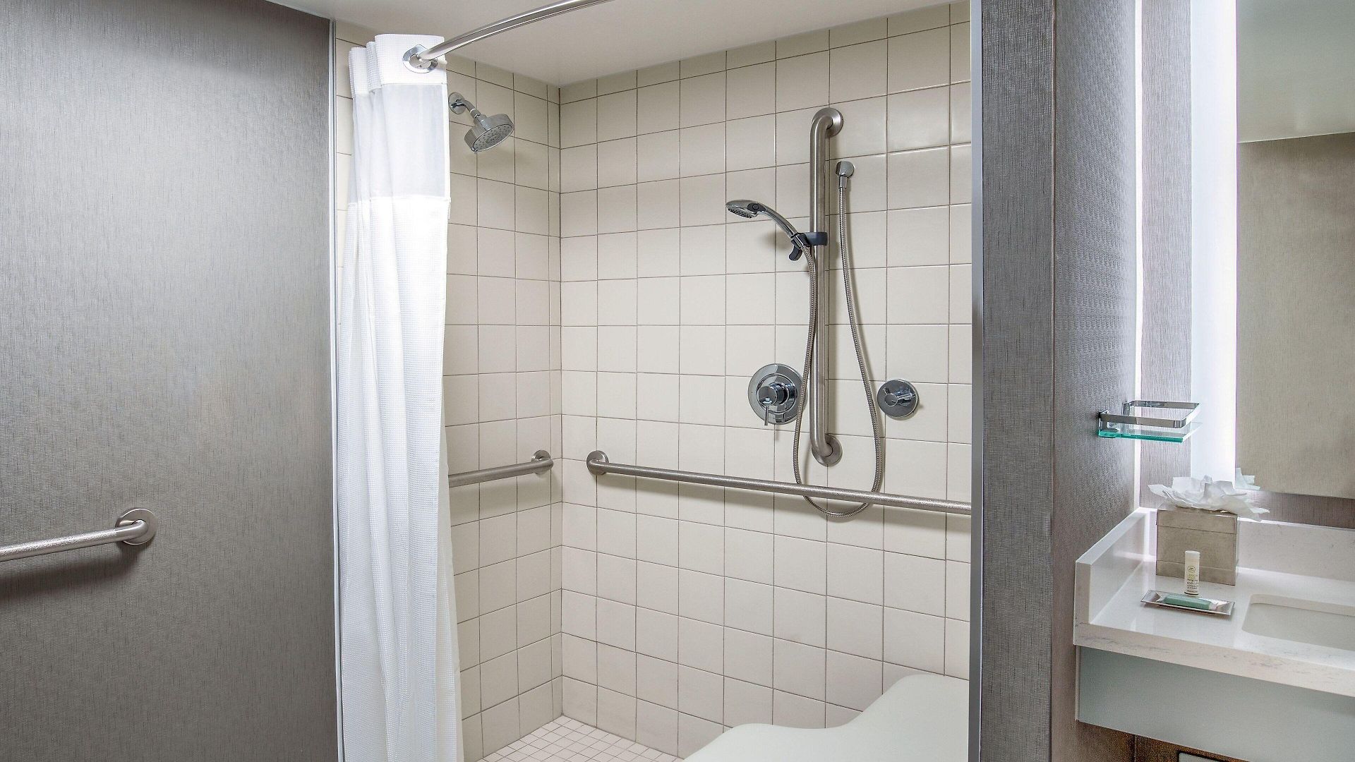 Hotel By Marriott Harbor On Tudor Wharf 3*