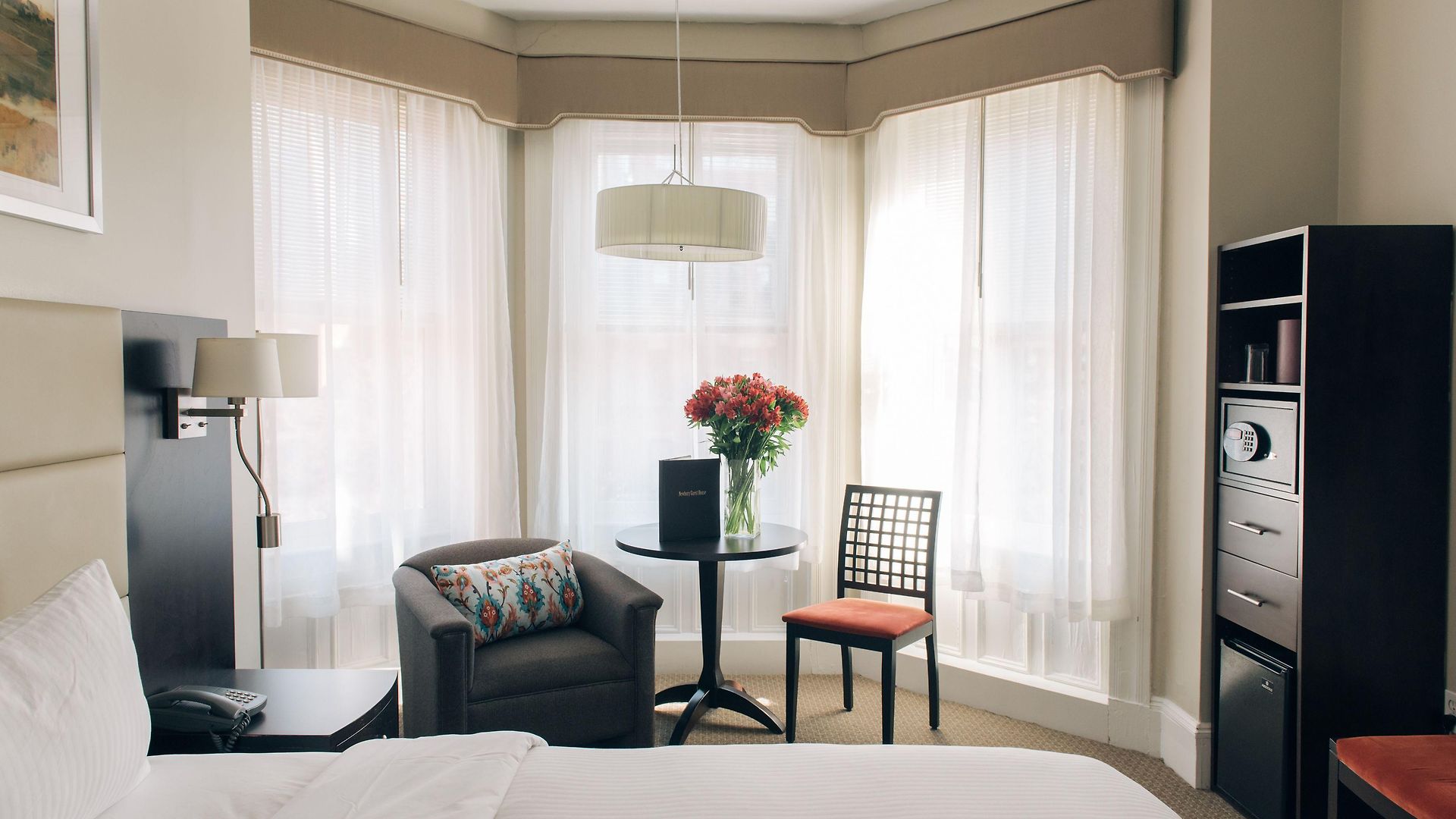 Newbury Hotel 3*
