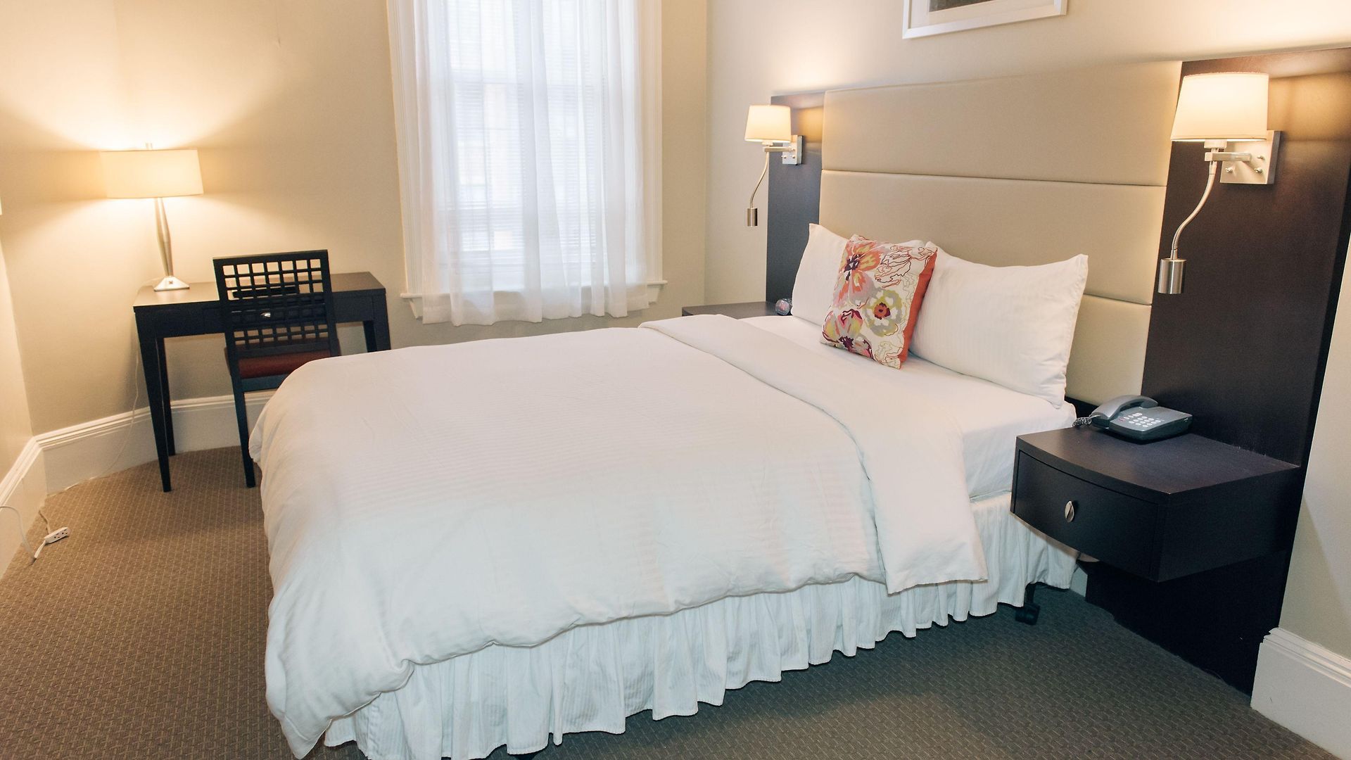 Newbury Hotel 3*