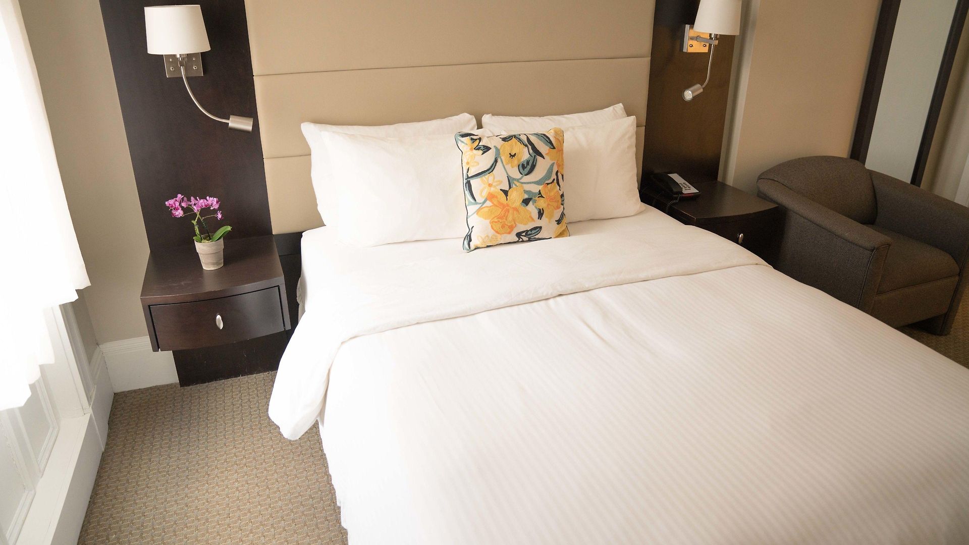 Newbury Hotel 3*