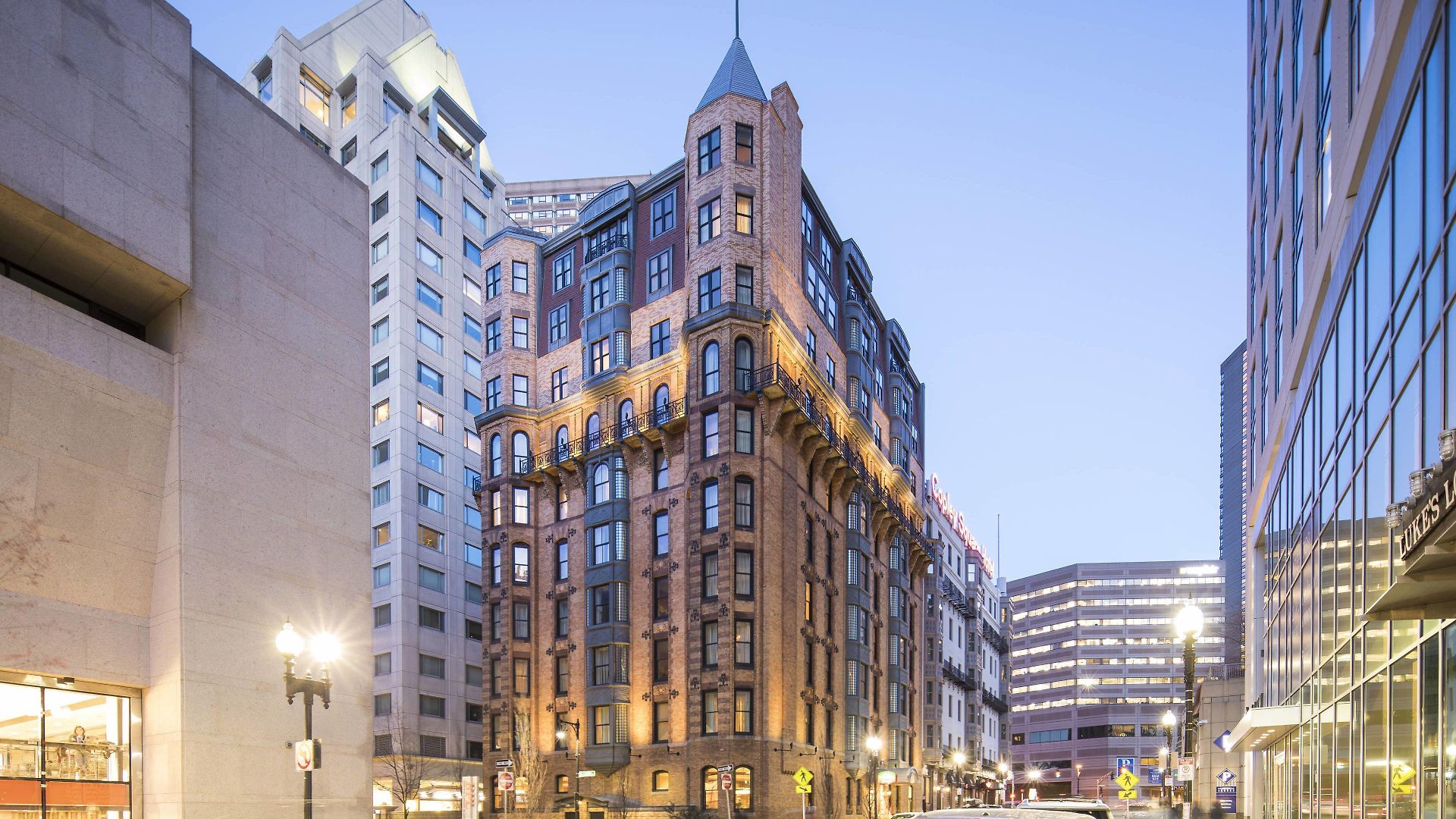 Courtyard Copley Square Hotel 3*
