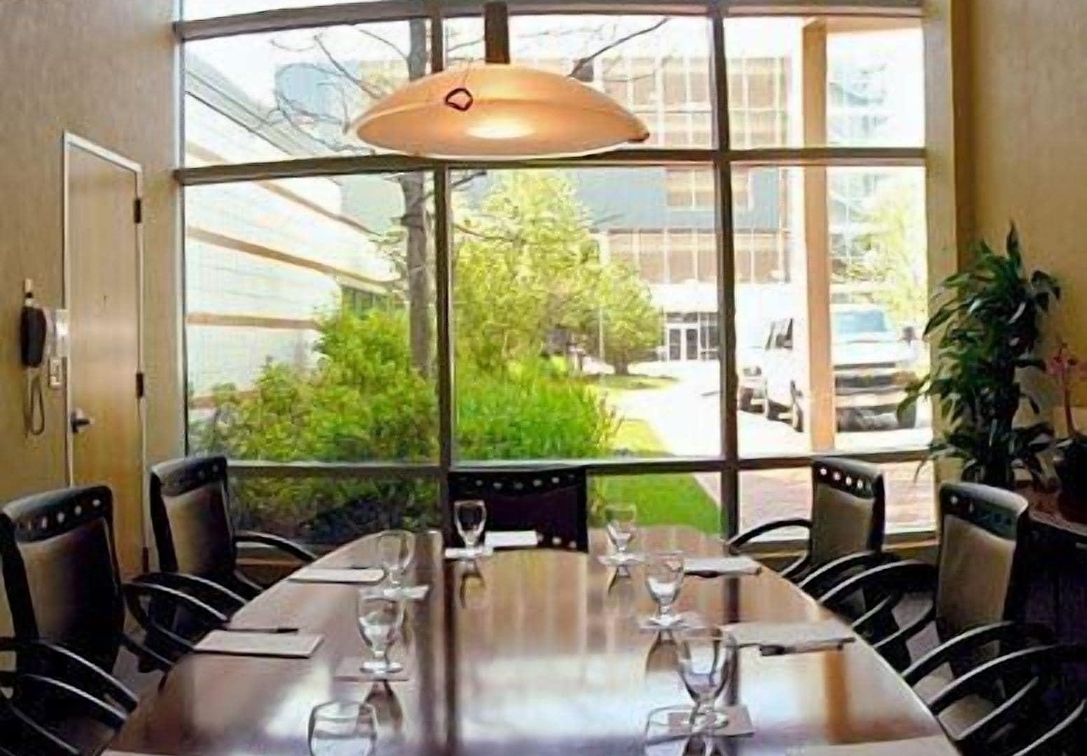 Hotel Hampton & Crosstown Center 3*