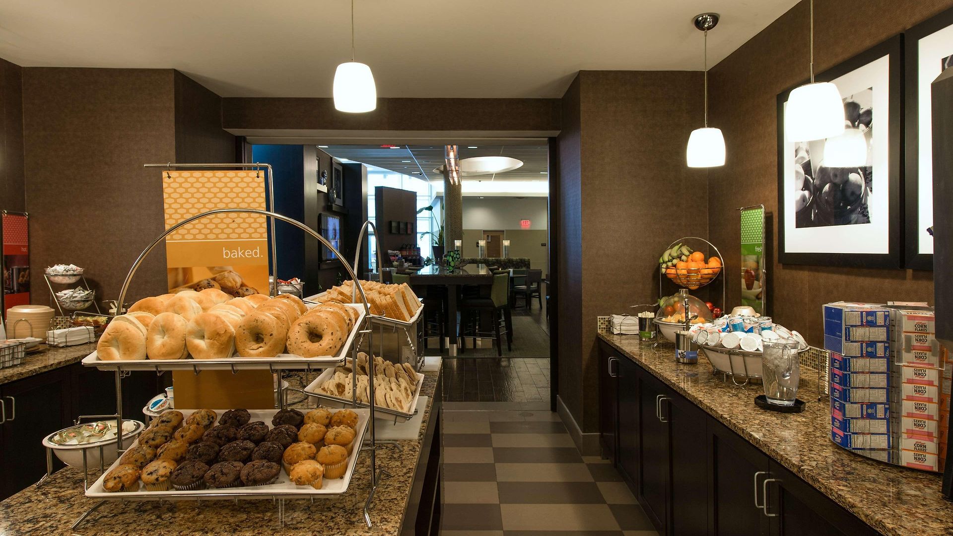 Hotel Hampton & Crosstown Center