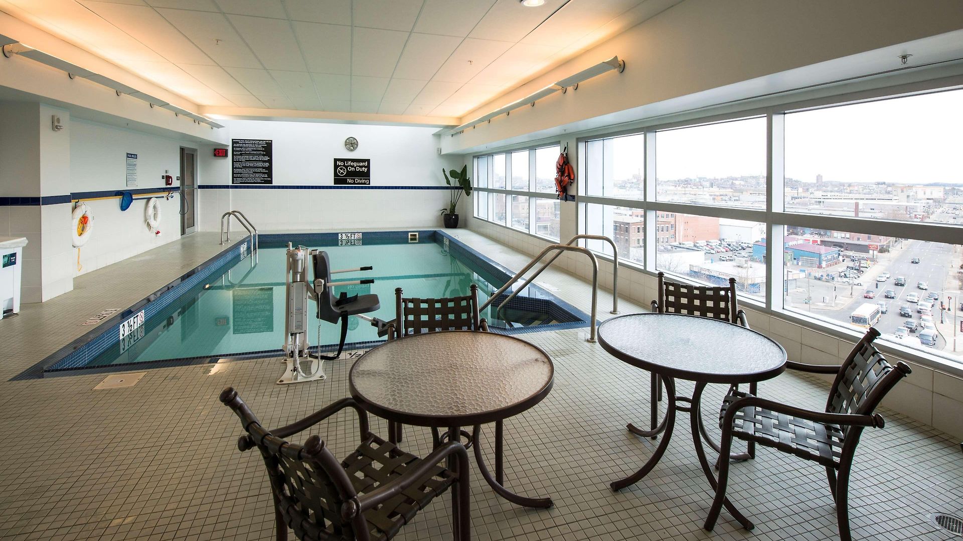 Hotel Hampton & Crosstown Center 3*