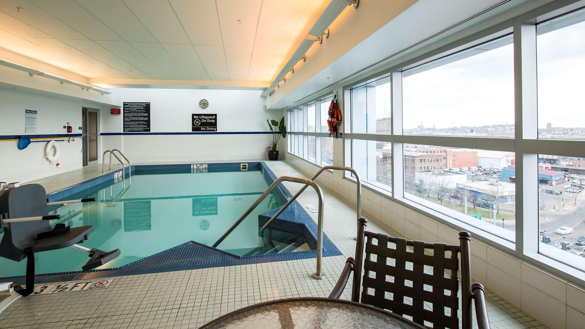 Hotel Hampton & Crosstown Center
