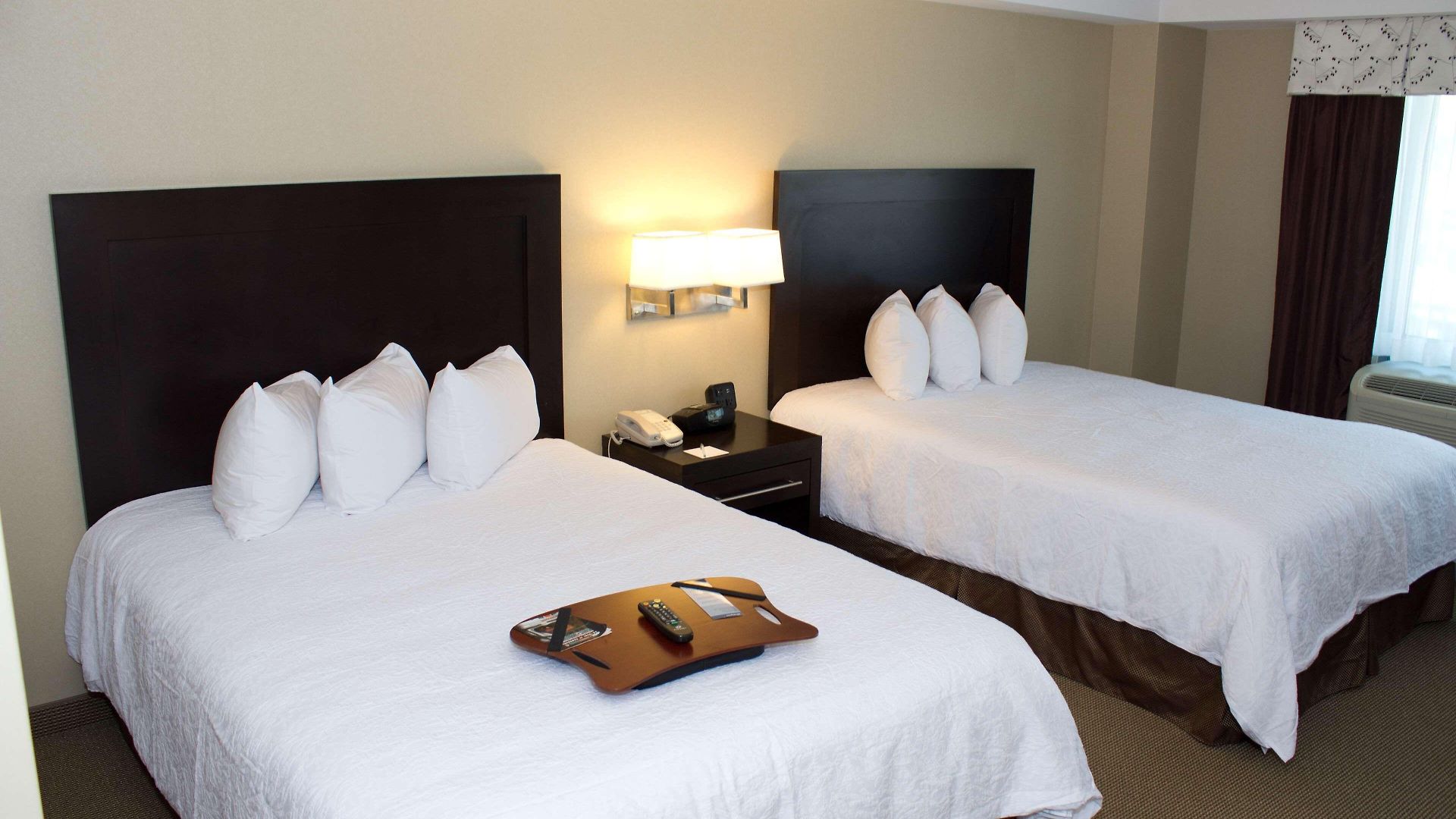 Hampton & Crosstown Center Hotel 3*
