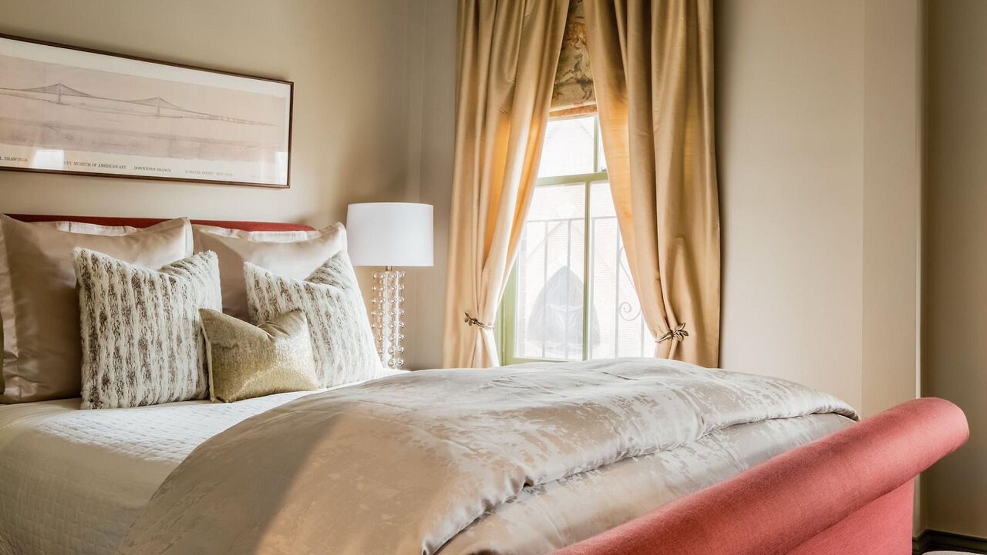 Clarendon Square 4*