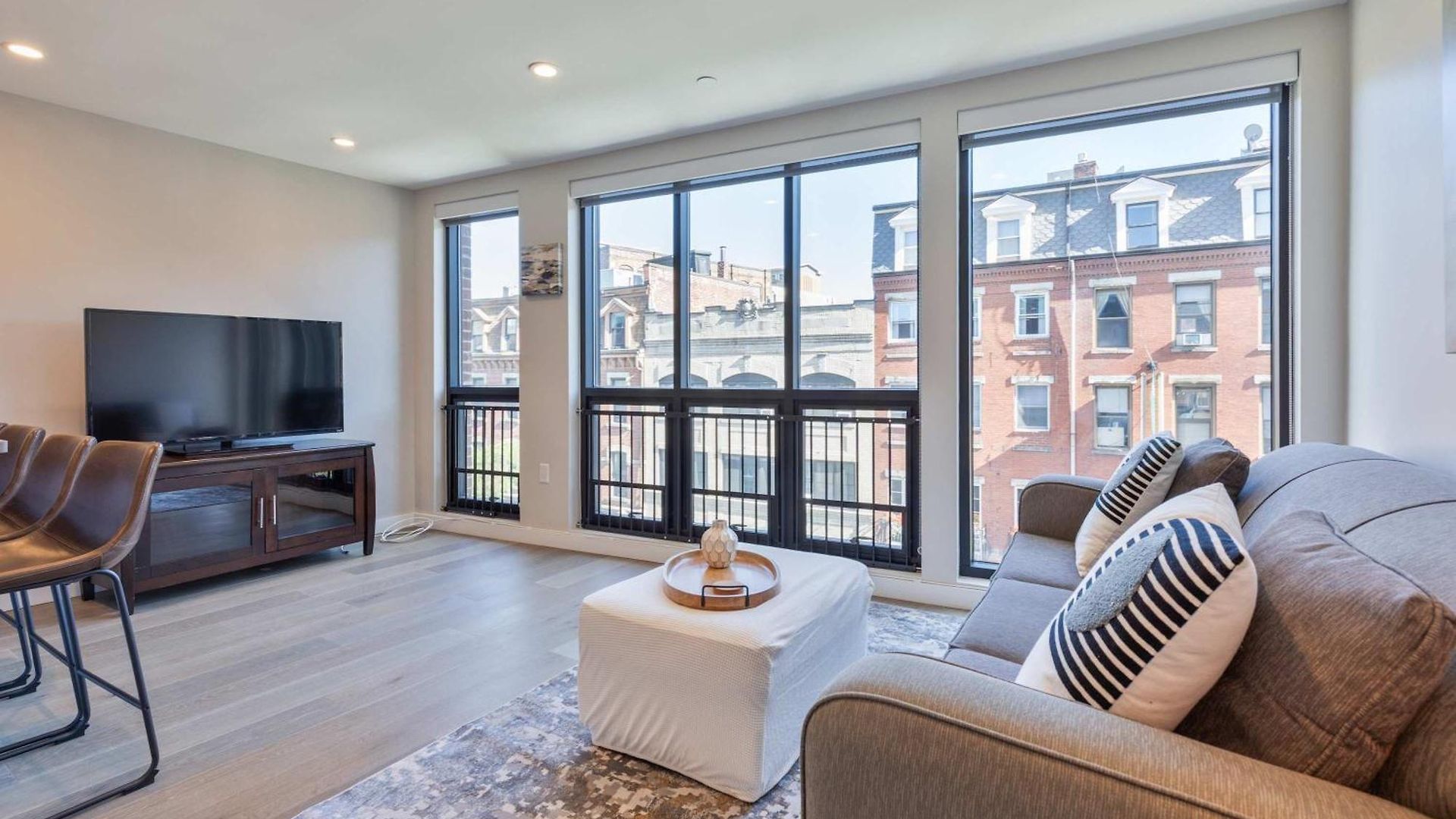 In Heart Of Apartment