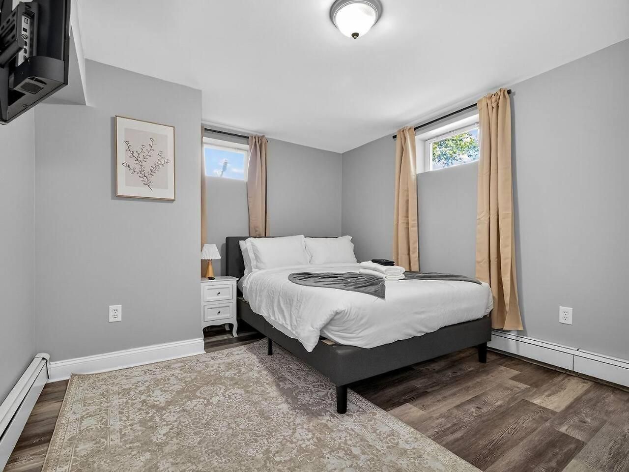 Vintage 2br In With Free Parking Boston