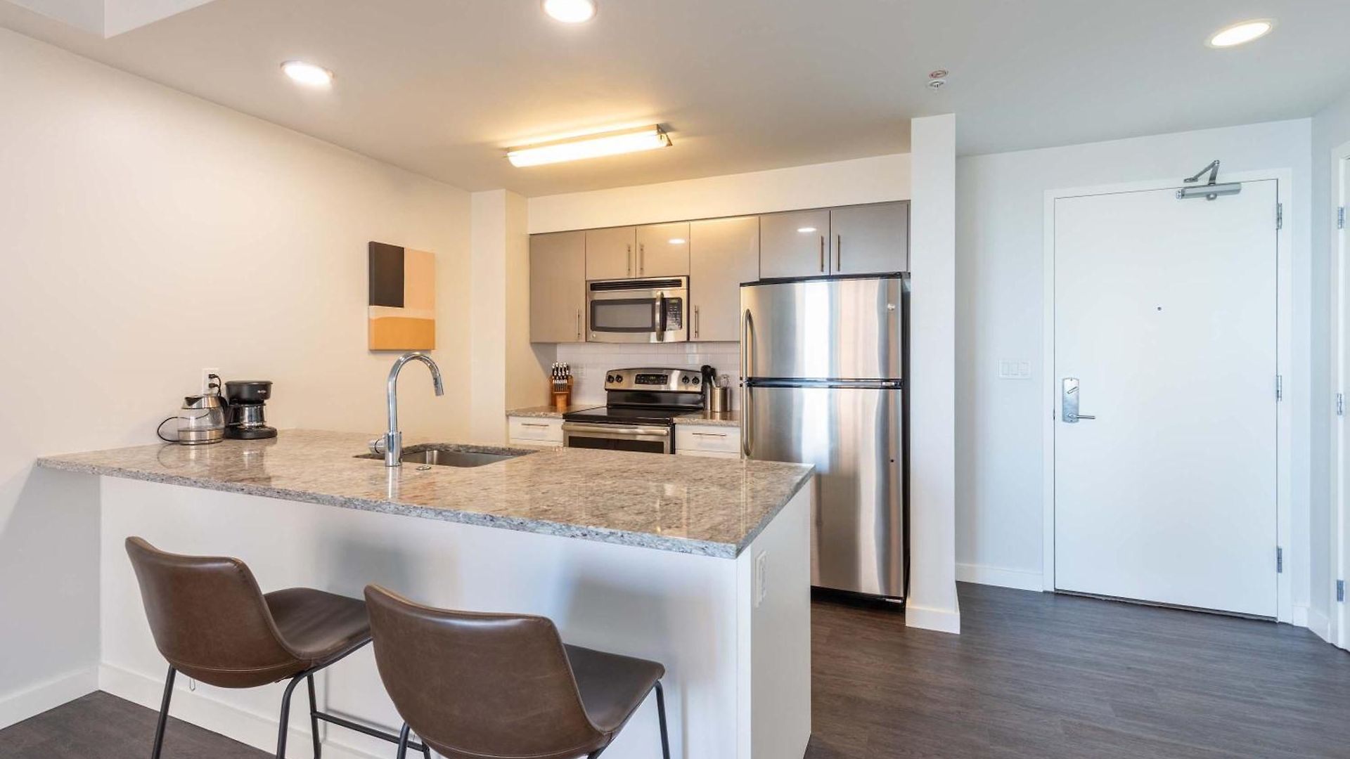 Modern Harbor Front Apartment