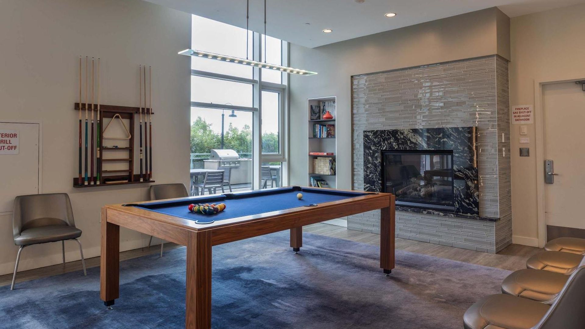 Modern Harbor Front Apartment *
