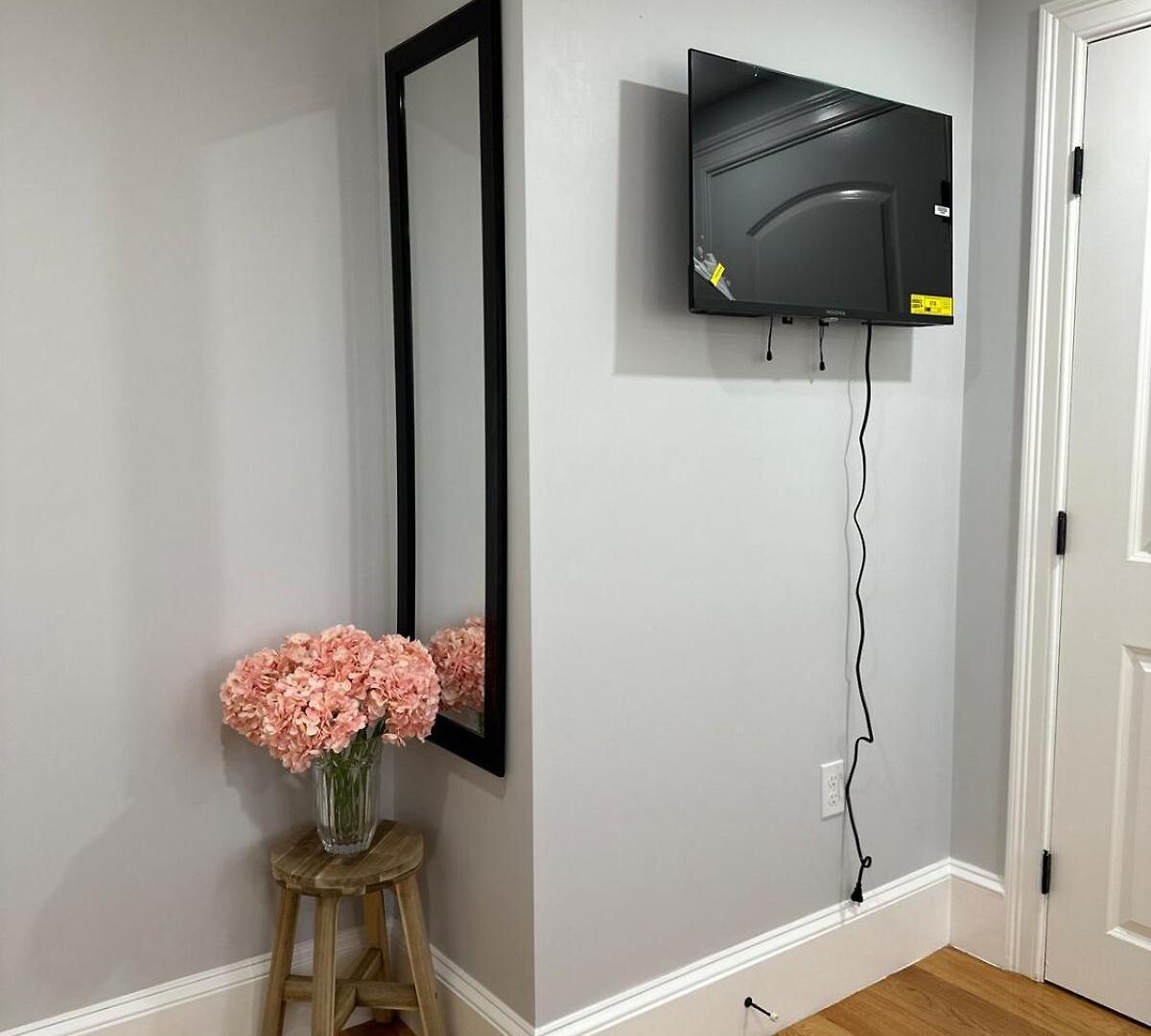 Apartment 85c Brand New 3brwalk To Transit, Near