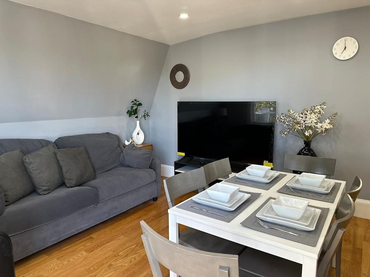 85c Brand New 3brwalk To Transit, Near Boston