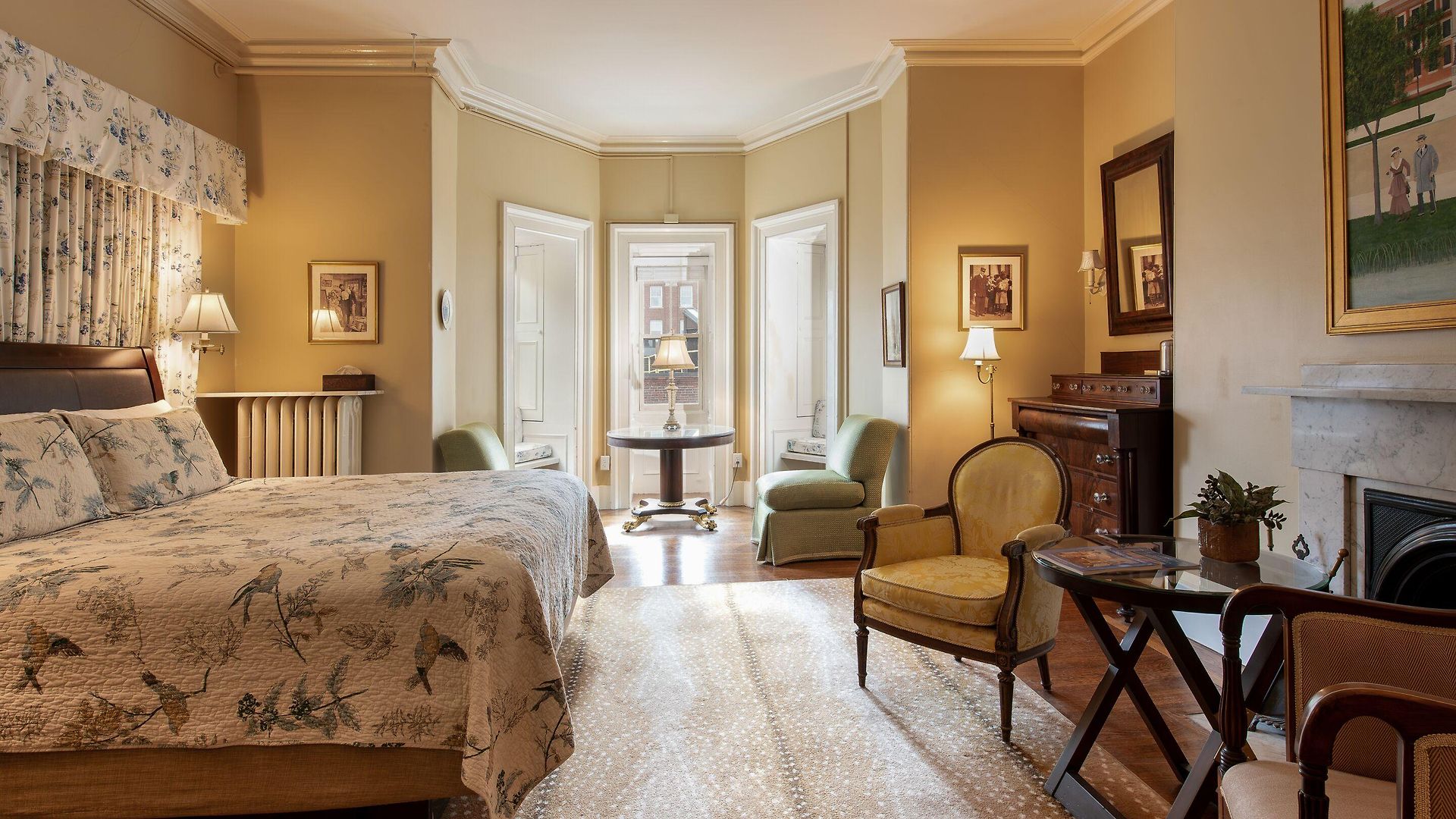 The College Club Of 3*