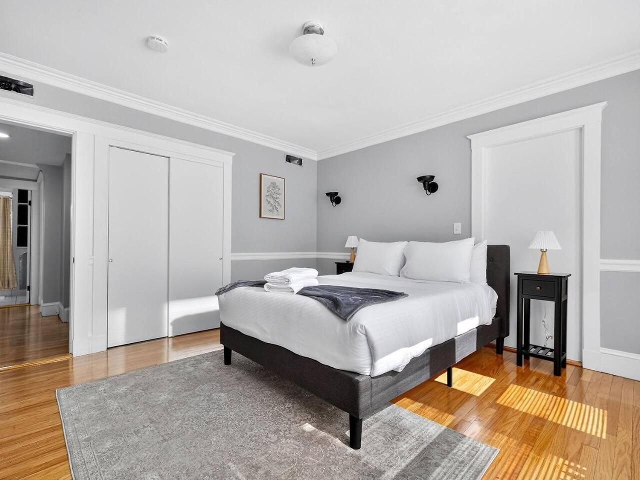 Vintage 5br In With Free Parking *
